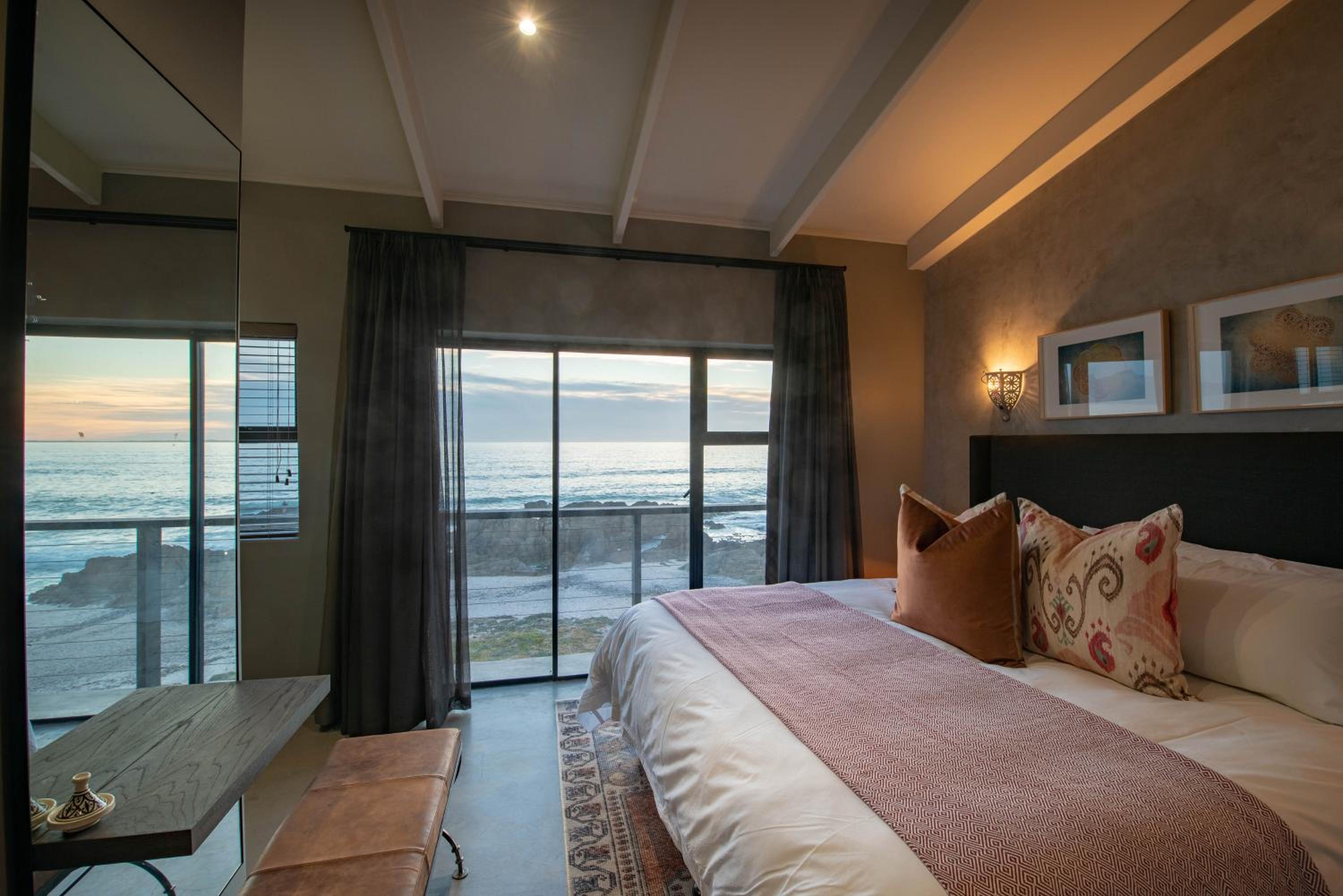 Deluxe Double Room with Sea View - Photo 4