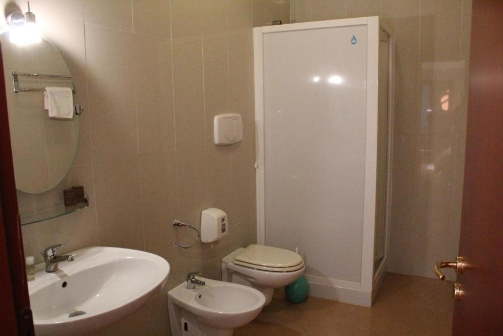 Double Room With Balcony - Photo 3
