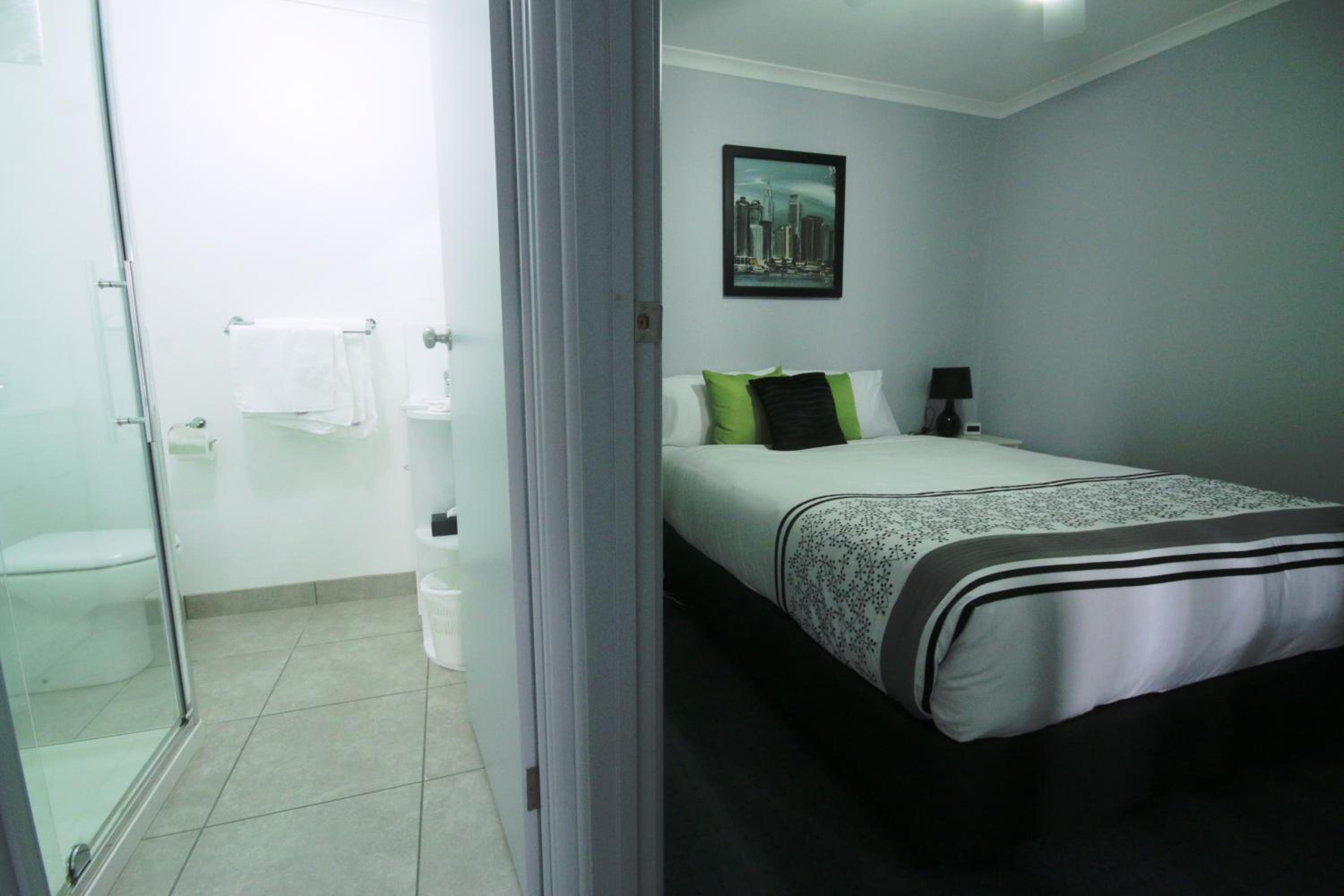 One-Bedroom Villa - Photo 3