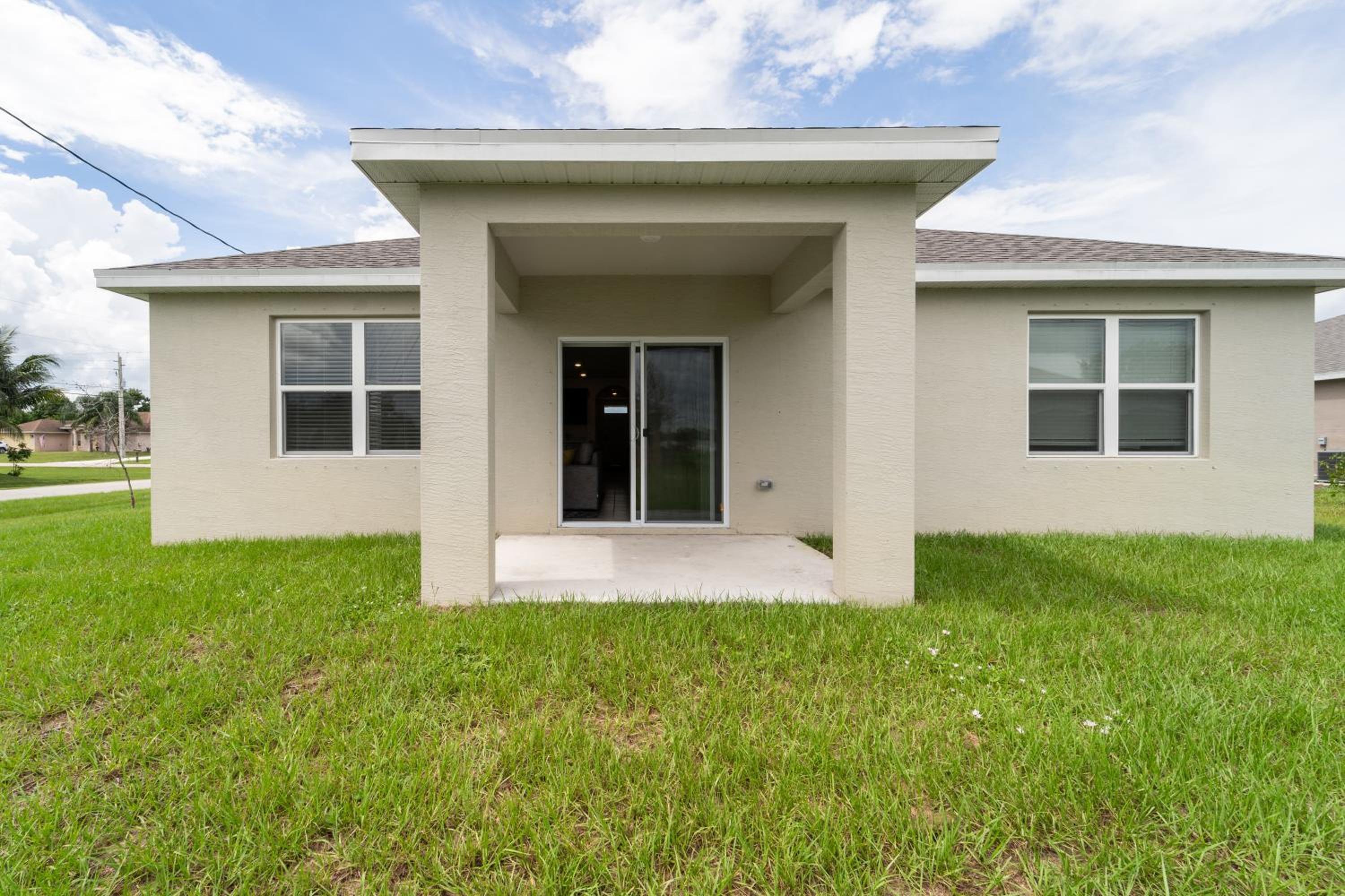 Four-Bedroom House photo 3