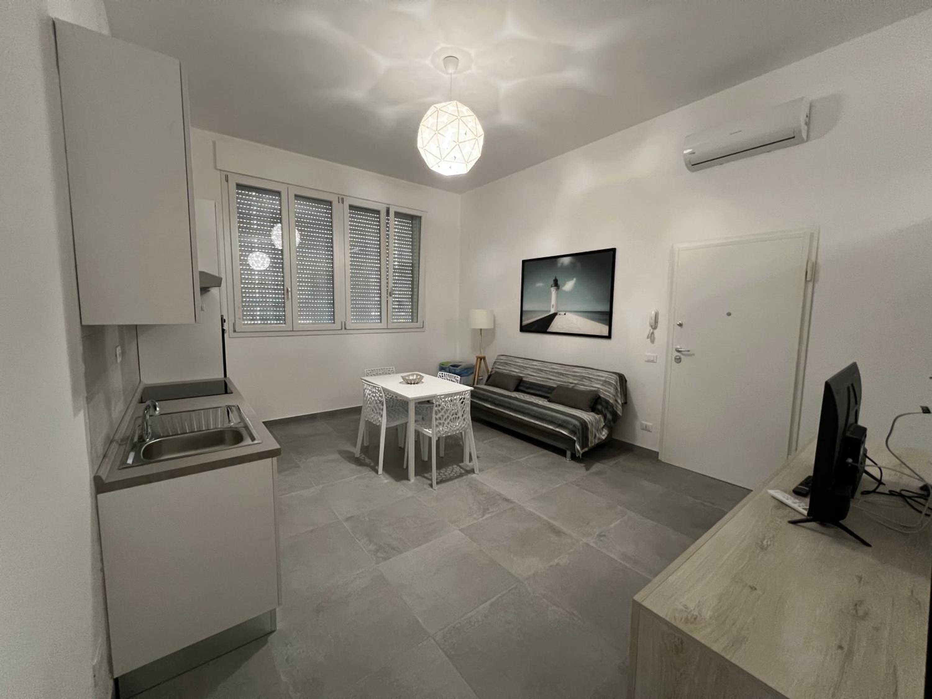 One-Bedroom Apartment photo 1