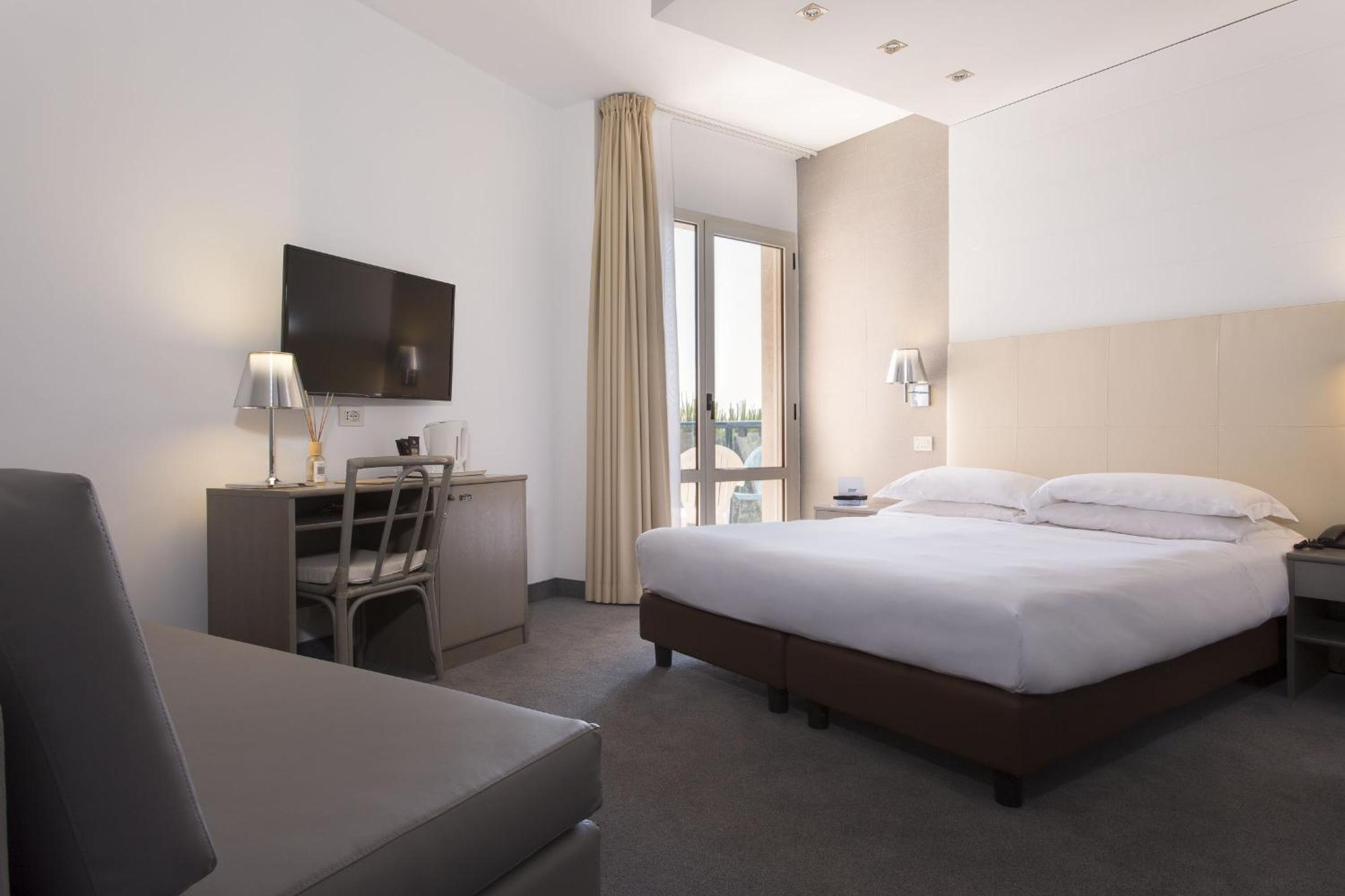 Classic Triple Room photo 2