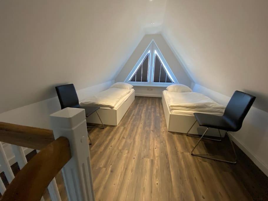 Three-Bedroom House photo 3