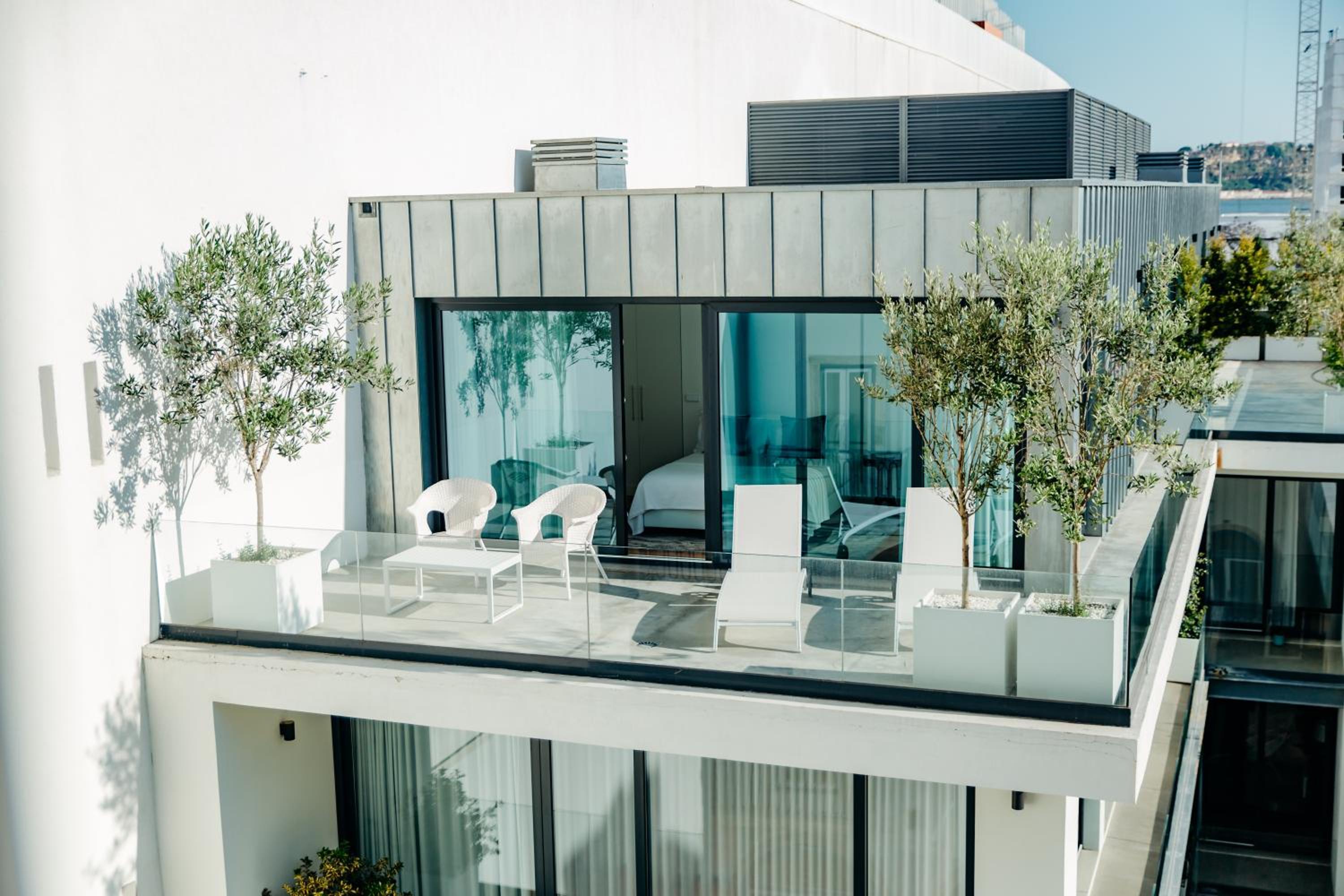 Deluxe Penthouse with Terrace - Photo 14