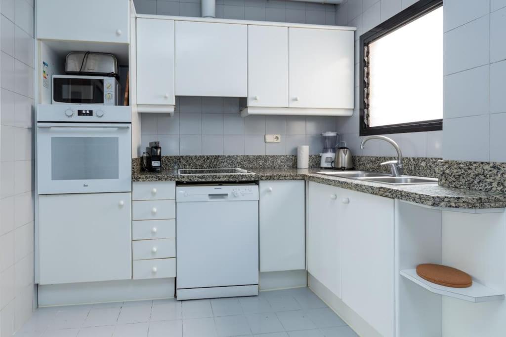 Three-Bedroom Apartment photo 2