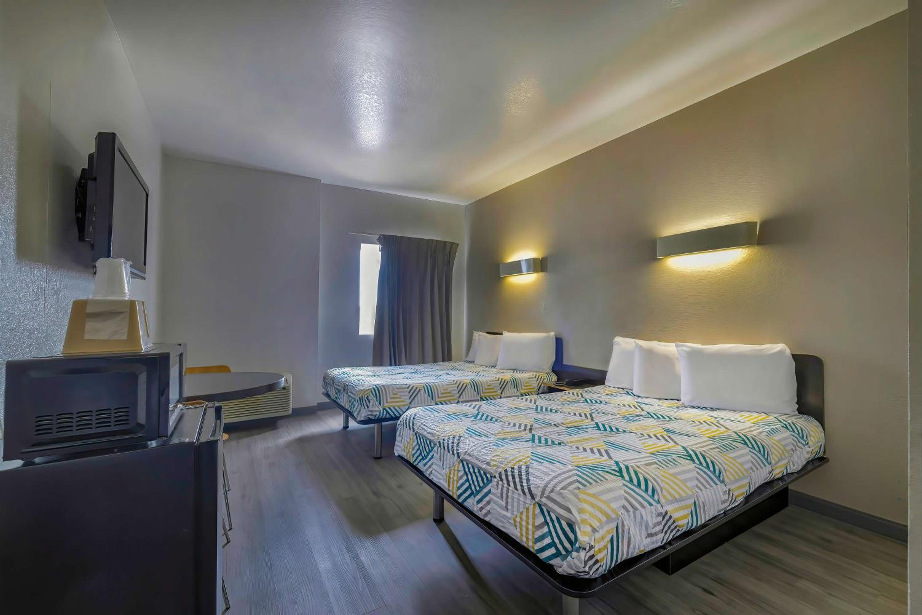 Classic Quadruple Room - Non-Smoking photo 1