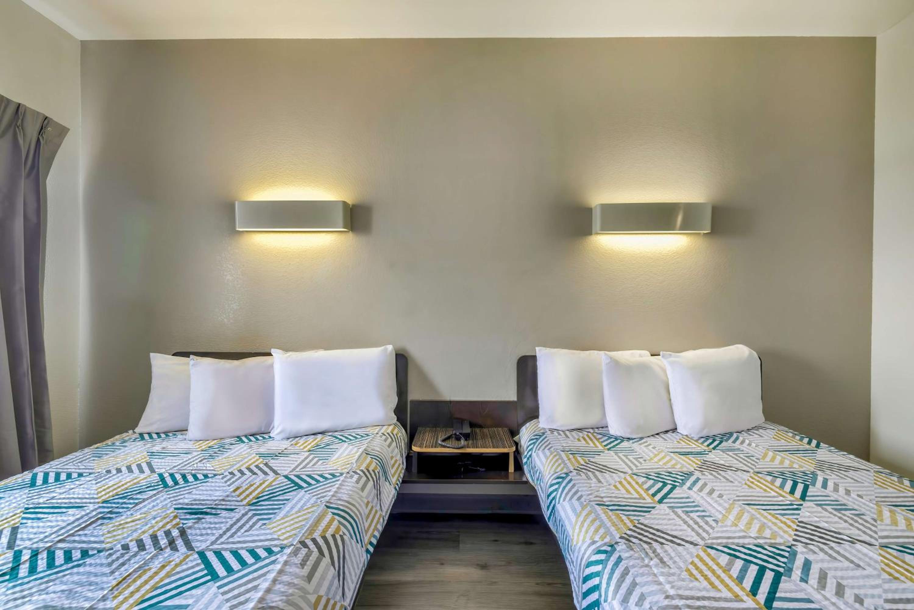 Classic Quadruple Room - Non-Smoking photo 2