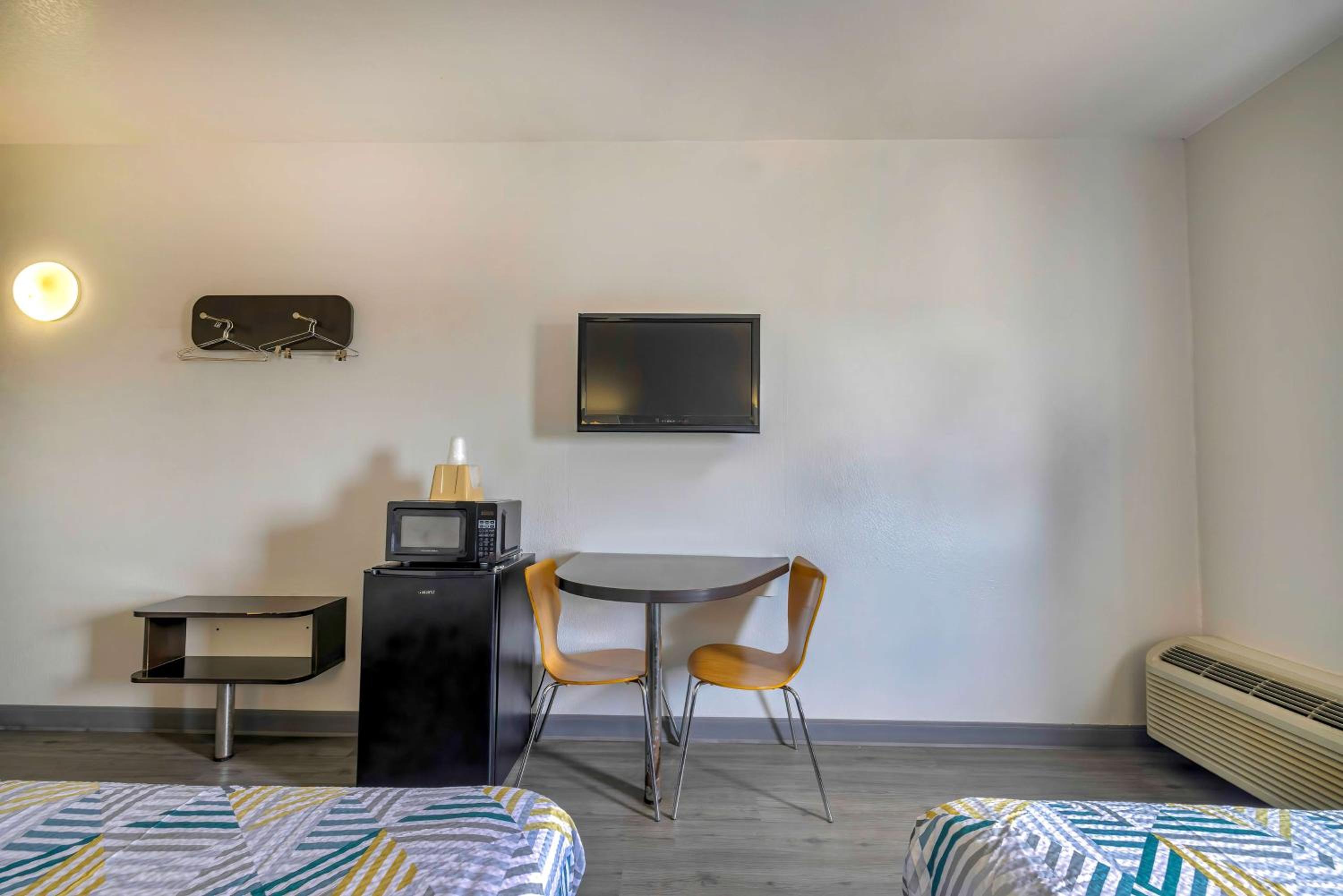 Classic Quadruple Room - Non-Smoking photo 3