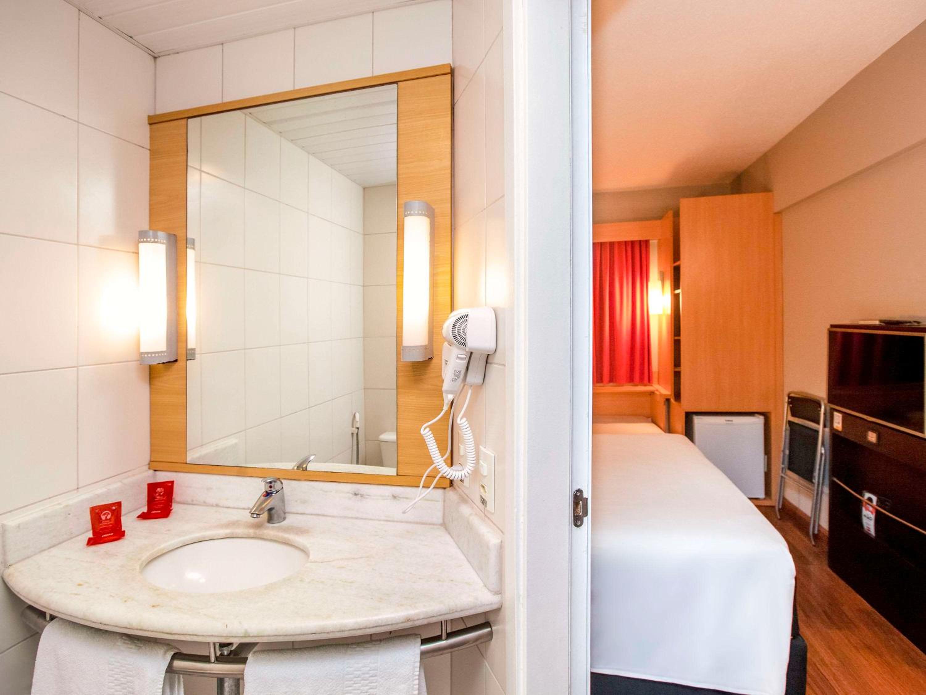 Standard Twin Room photo 2