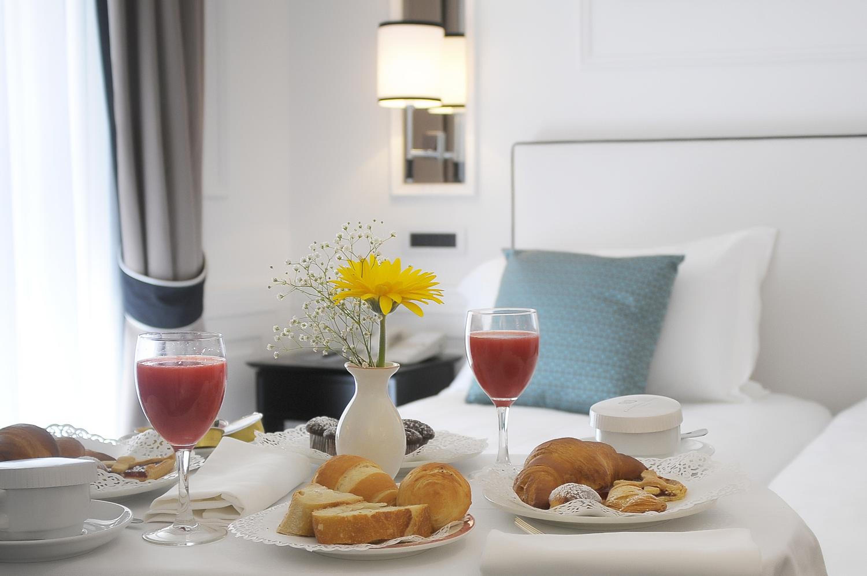 Suite - Photo 3