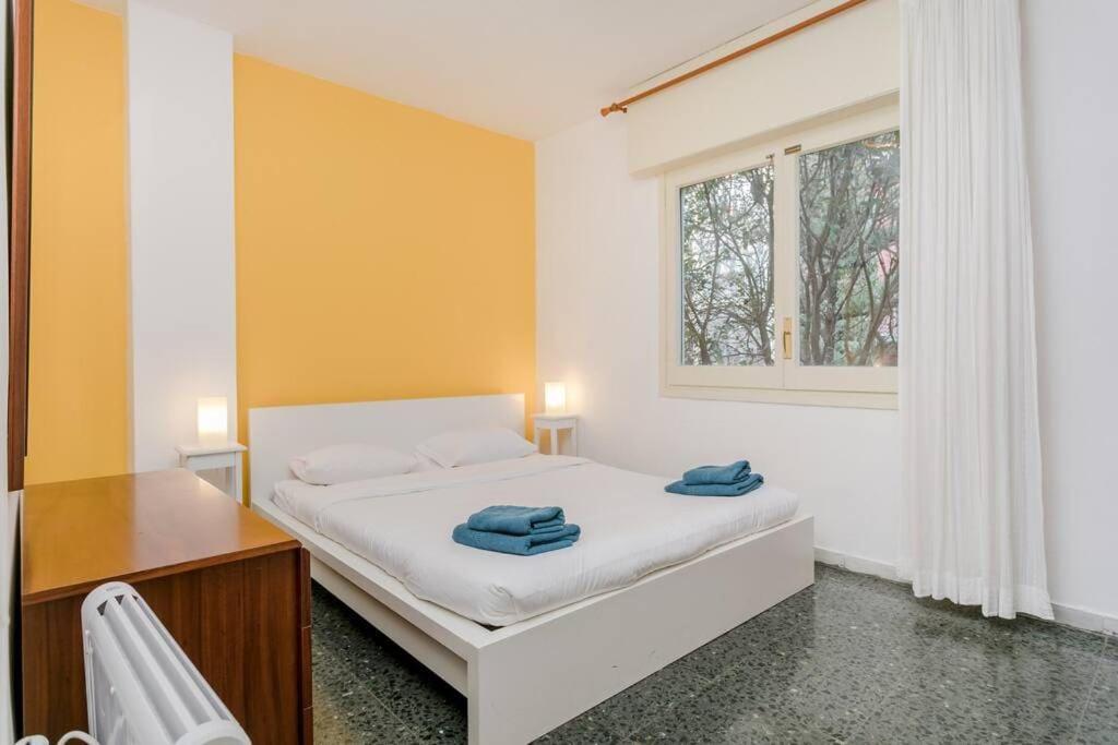 Three-Bedroom Apartment photo 2