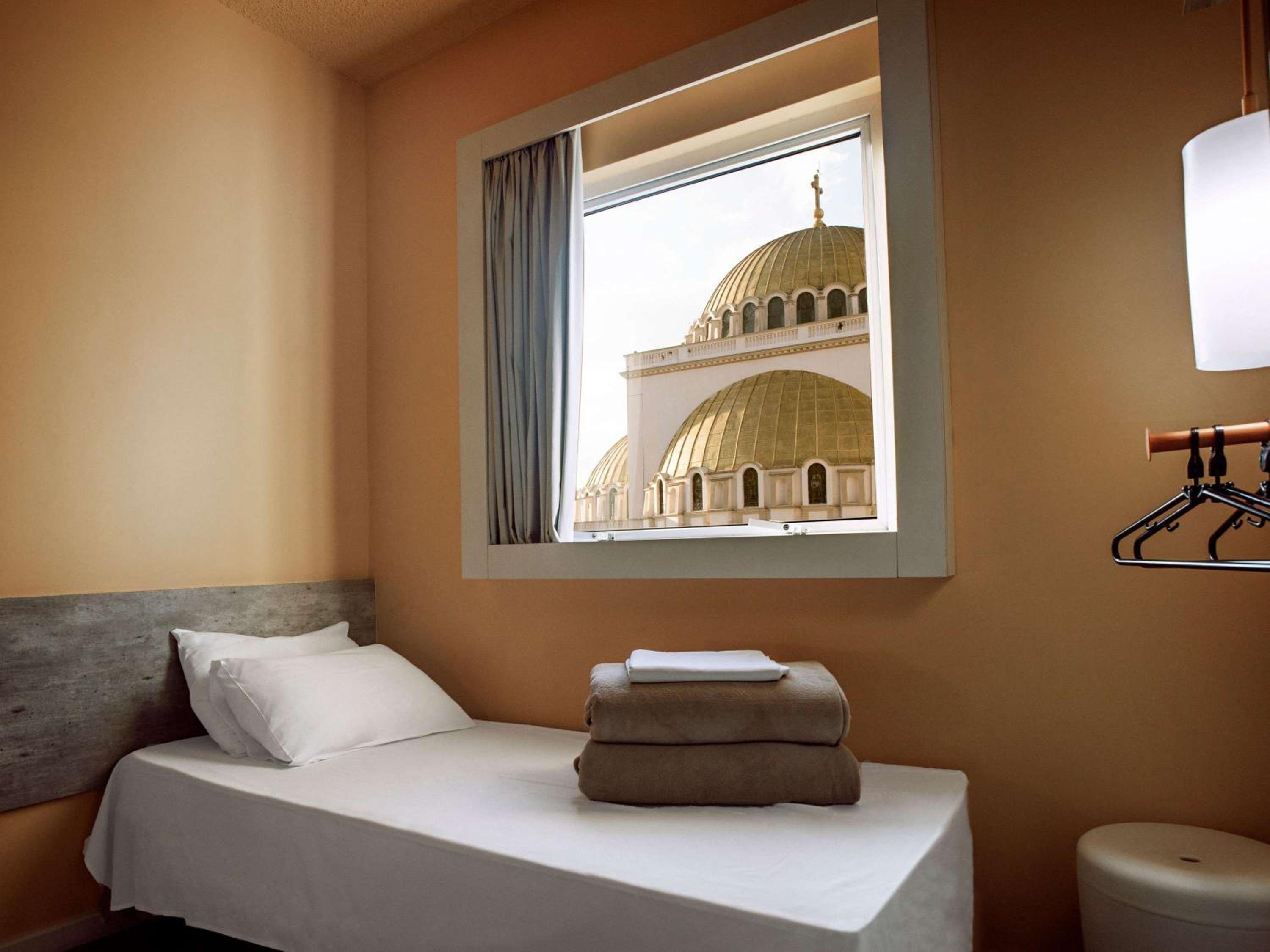 Standard Adapted Room with Pull-Out Bed photo 1