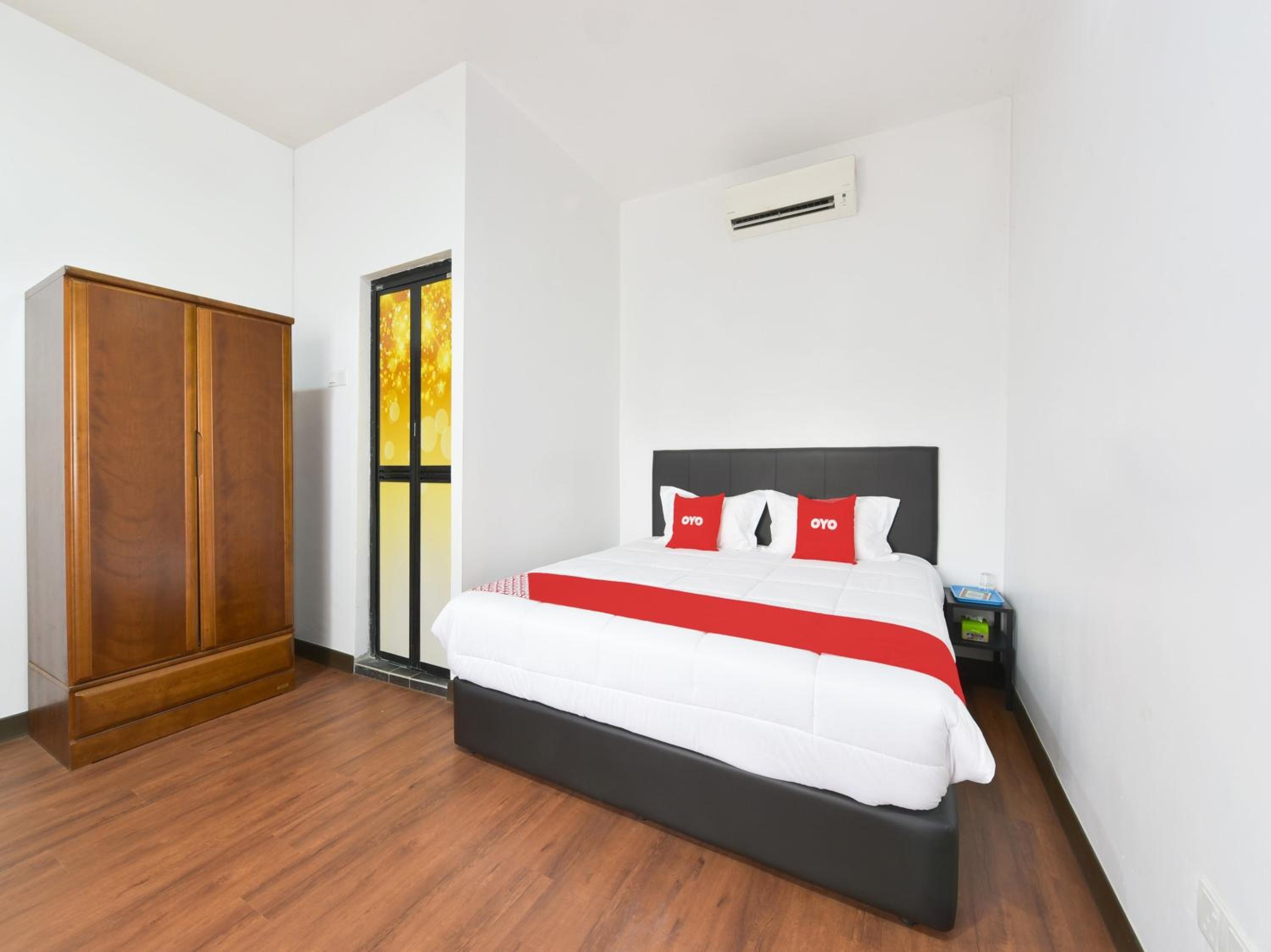 Deluxe King Room - Photo 2