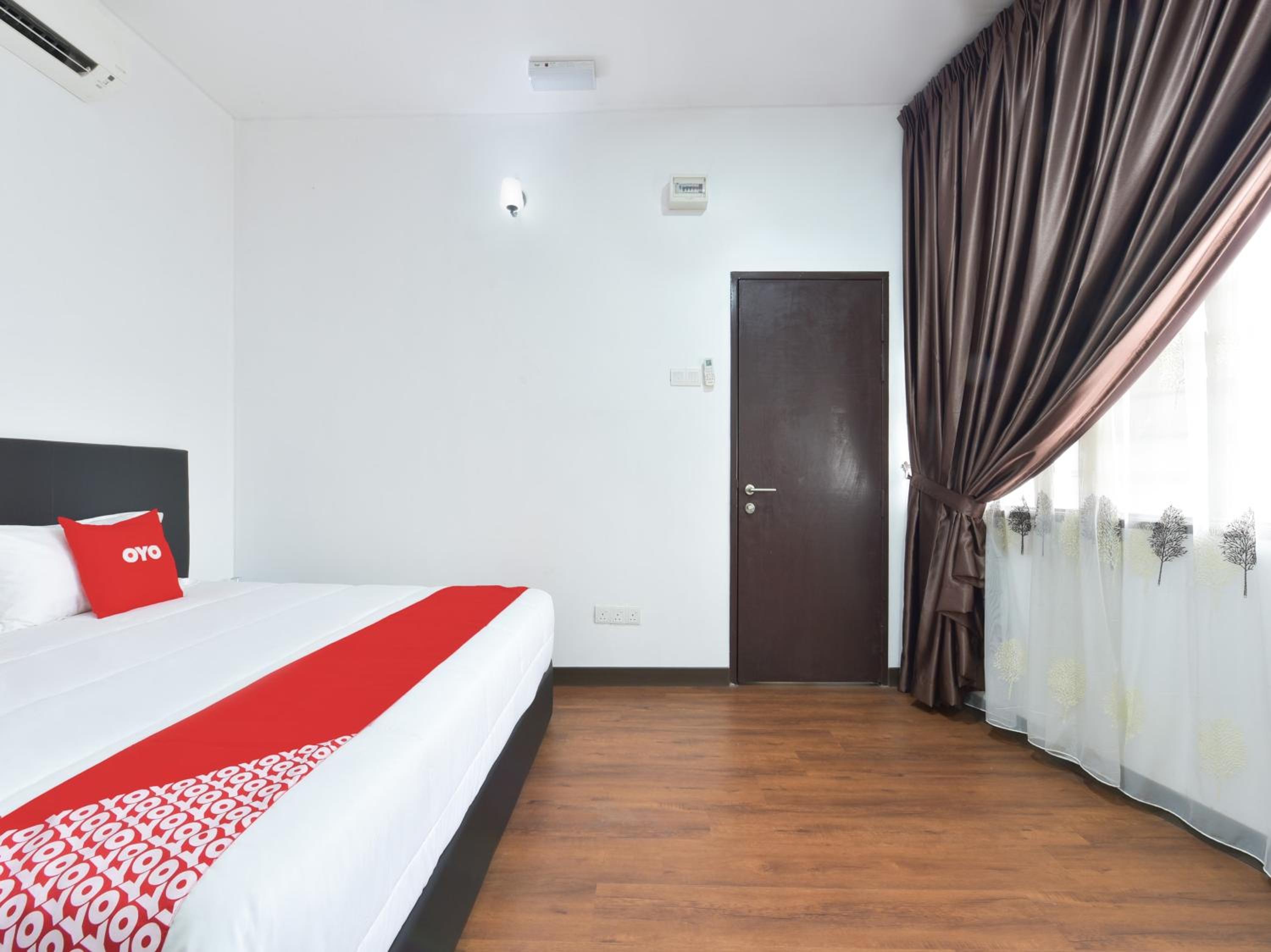 Deluxe King Room - Photo 3