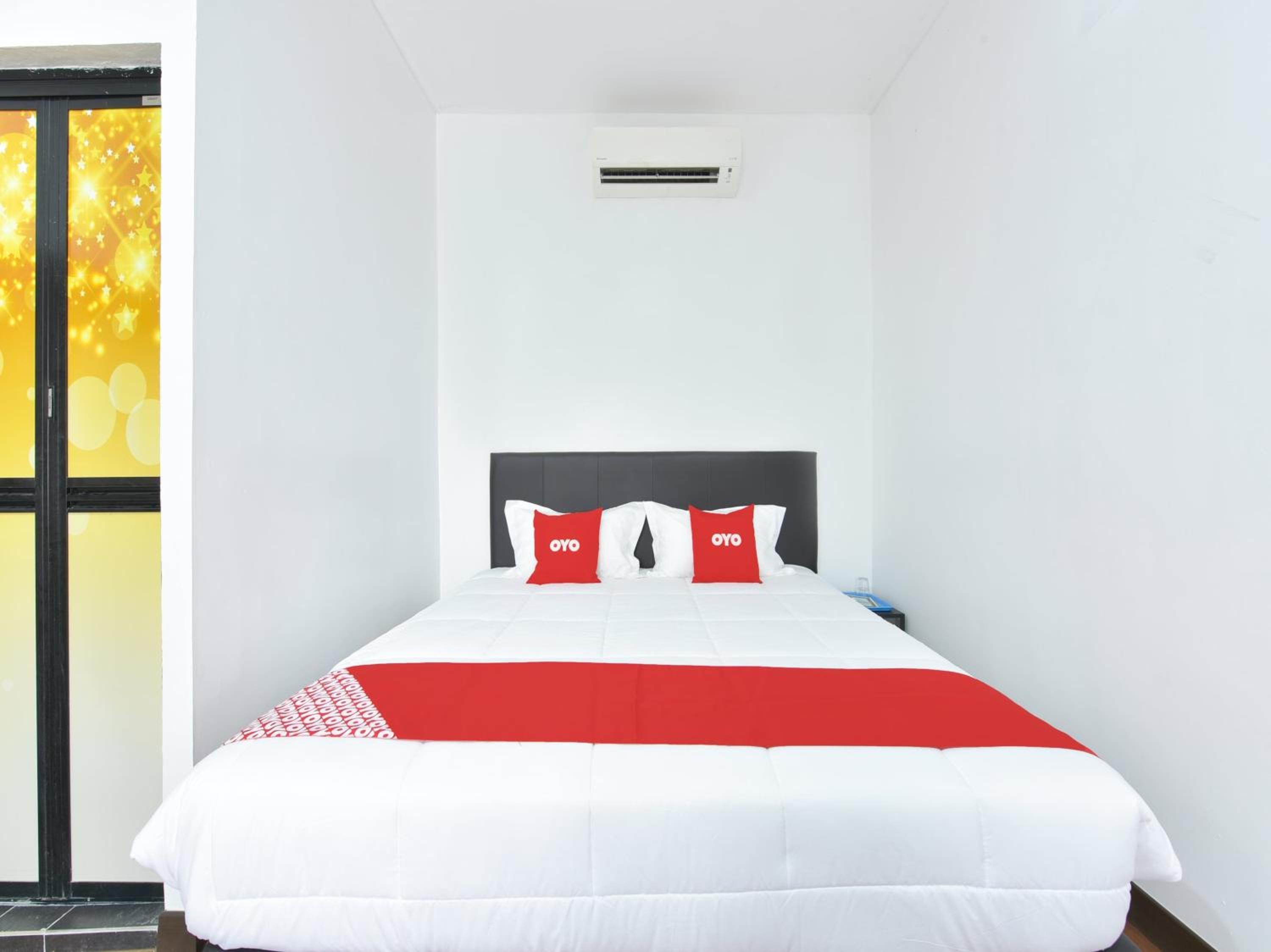 Deluxe King Room - Photo 4