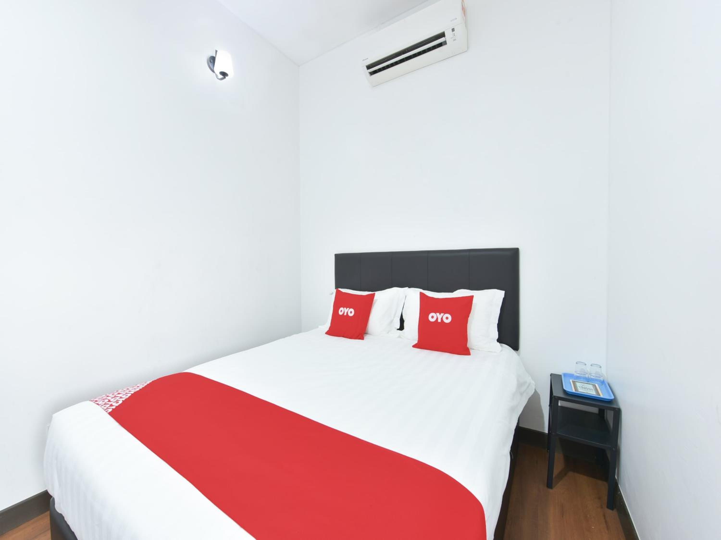 Deluxe Queen Room - Photo 2