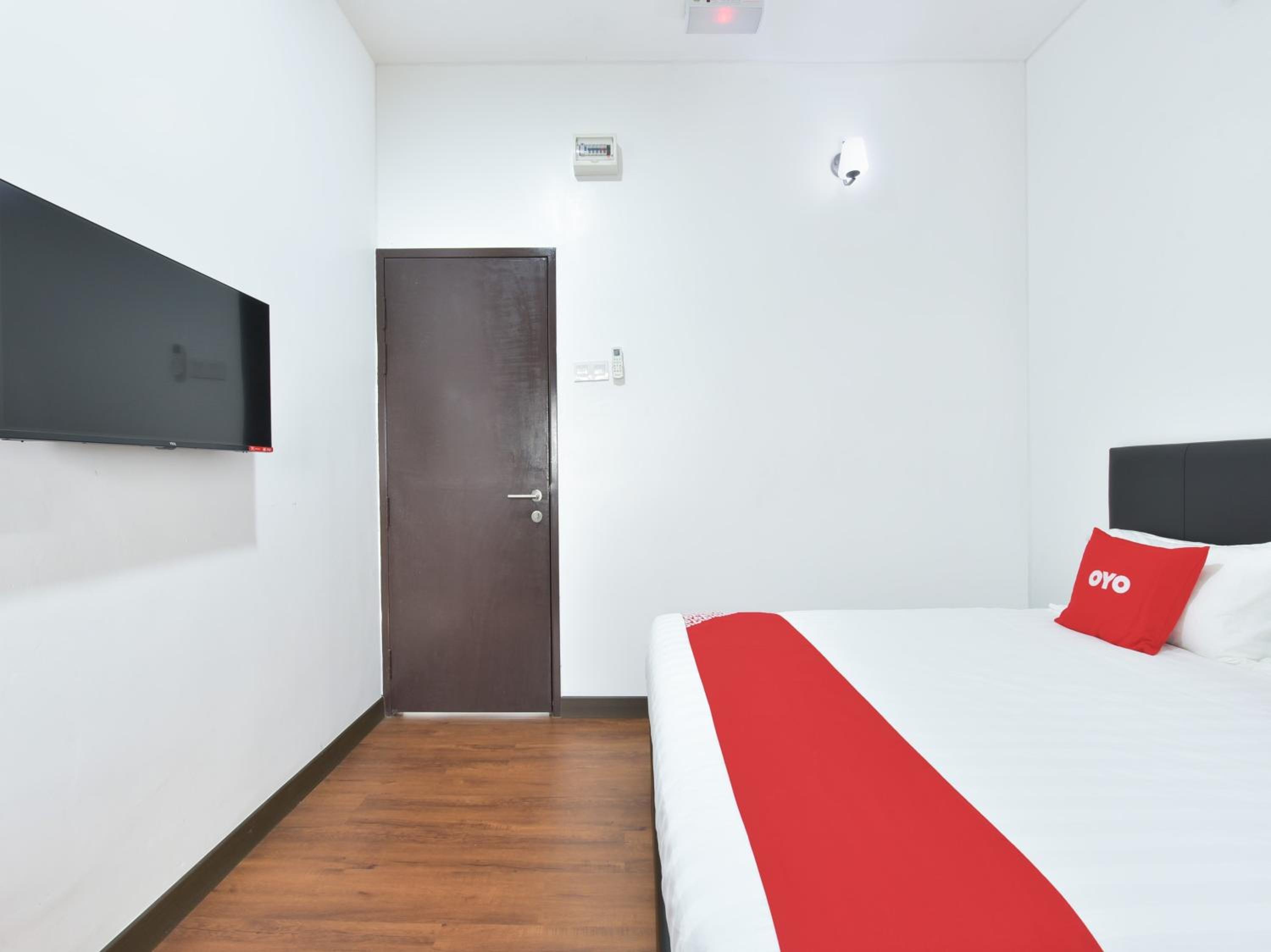Deluxe Queen Room - Photo 3