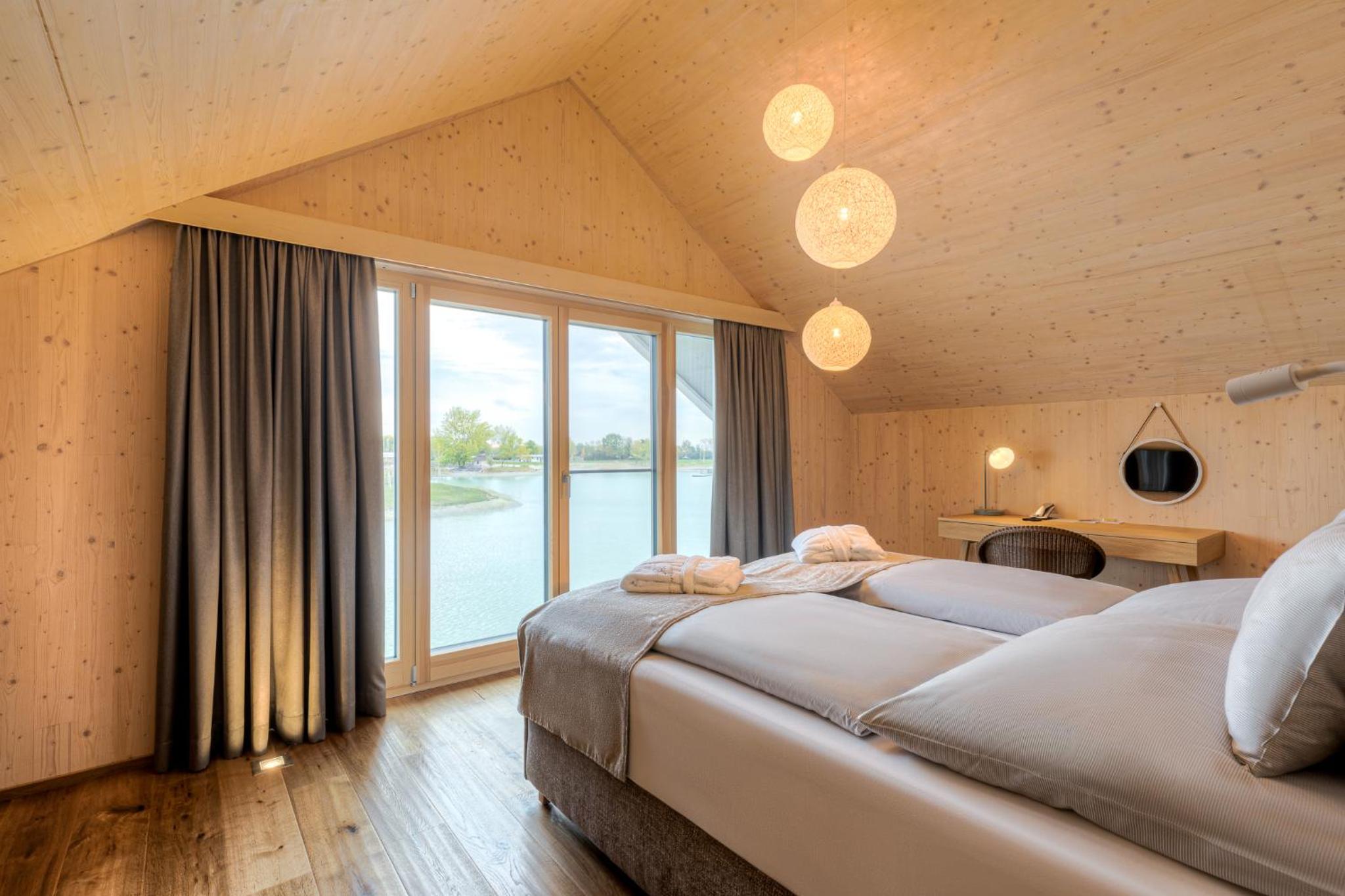 Two-Bedroom House with Lakeside photo 2
