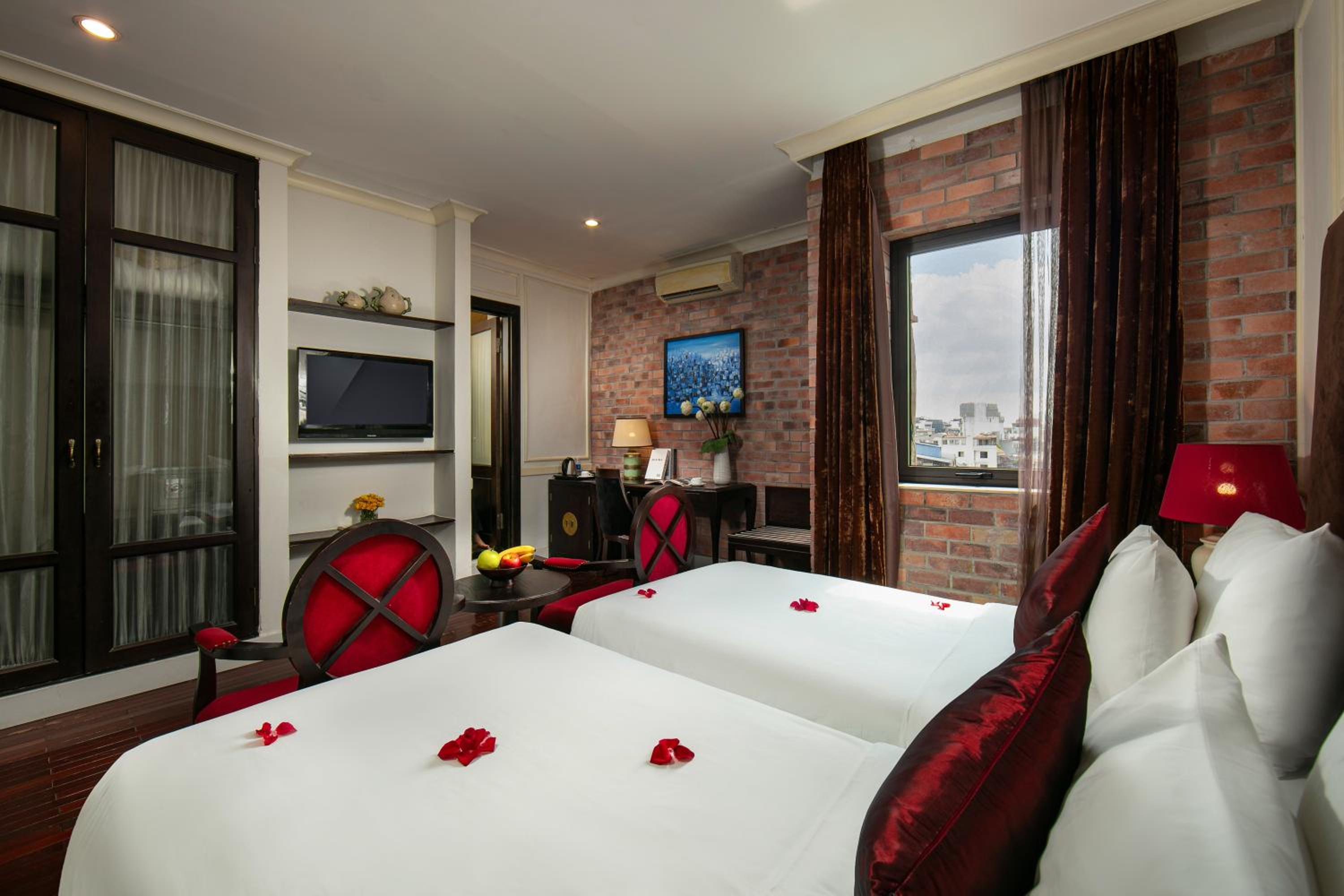 Deluxe Double or Twin Room with City View