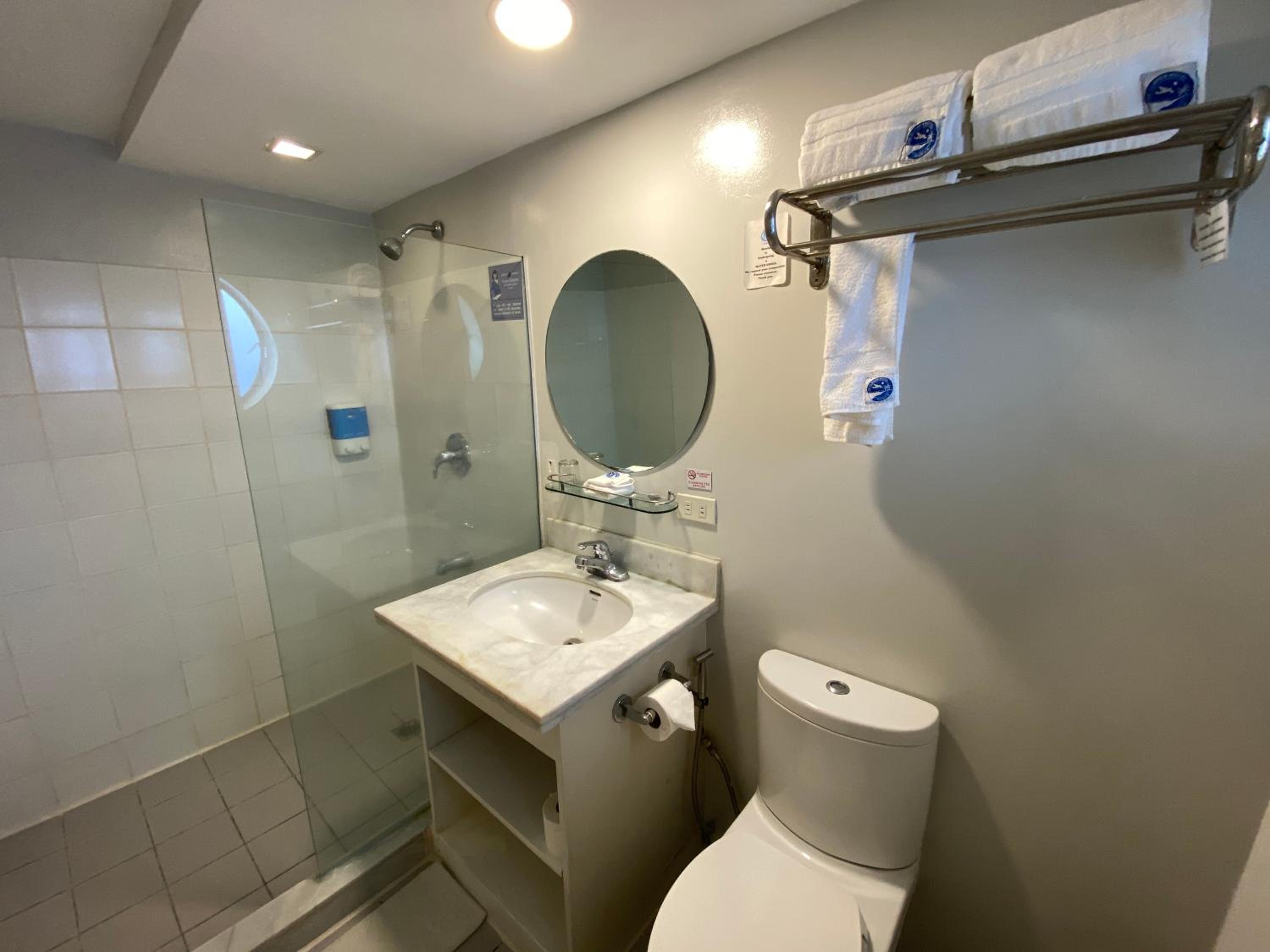 Standard Double or Twin Room - Photo 3
