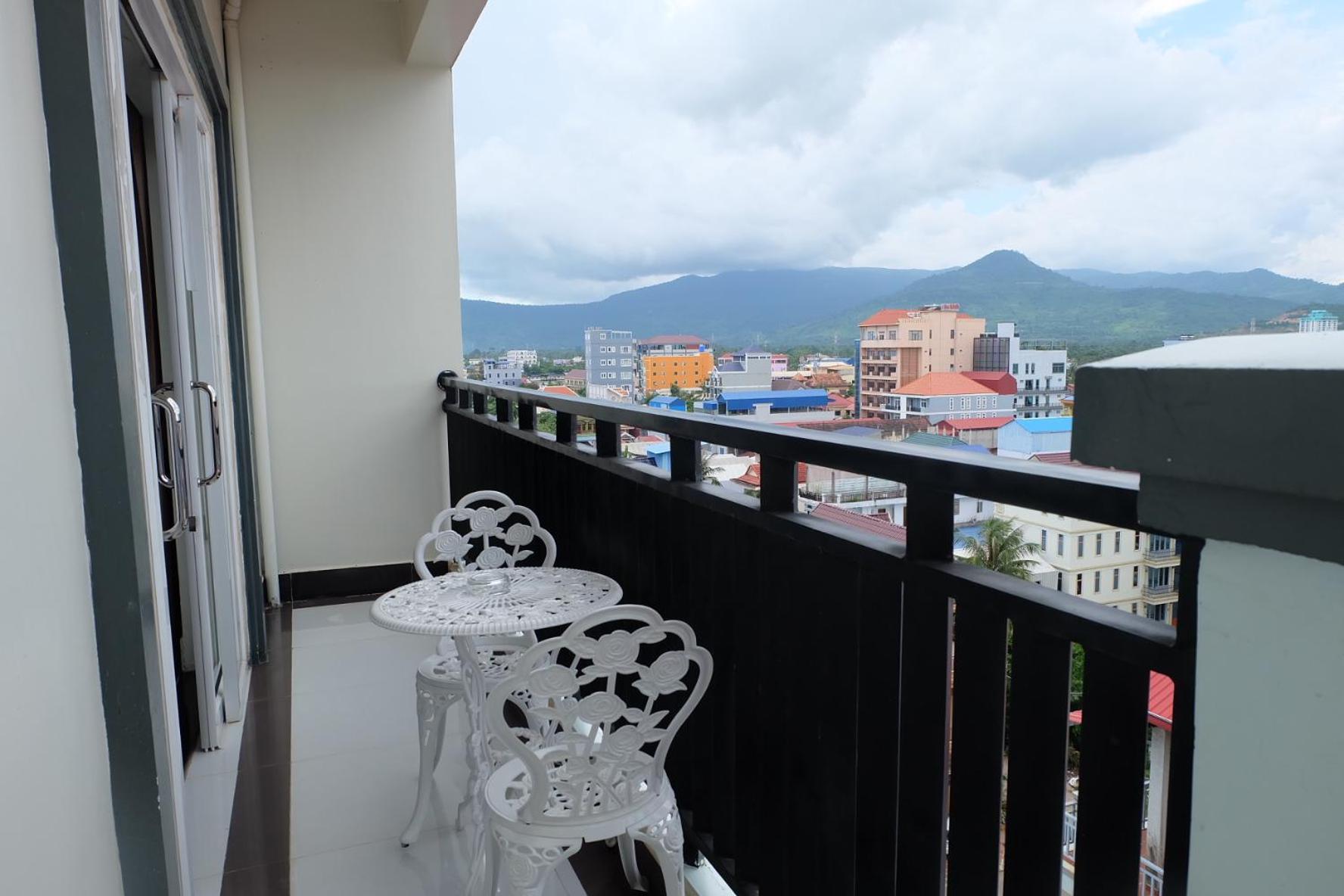Twin Room with Balcony - Photo 3
