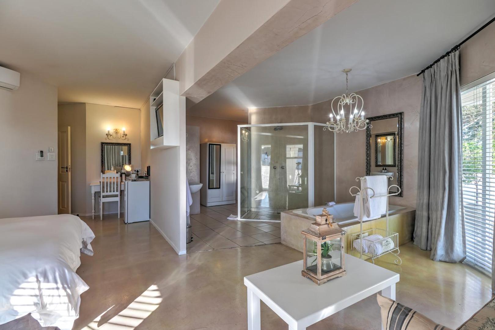 Honeymoon Suite - Photo 1