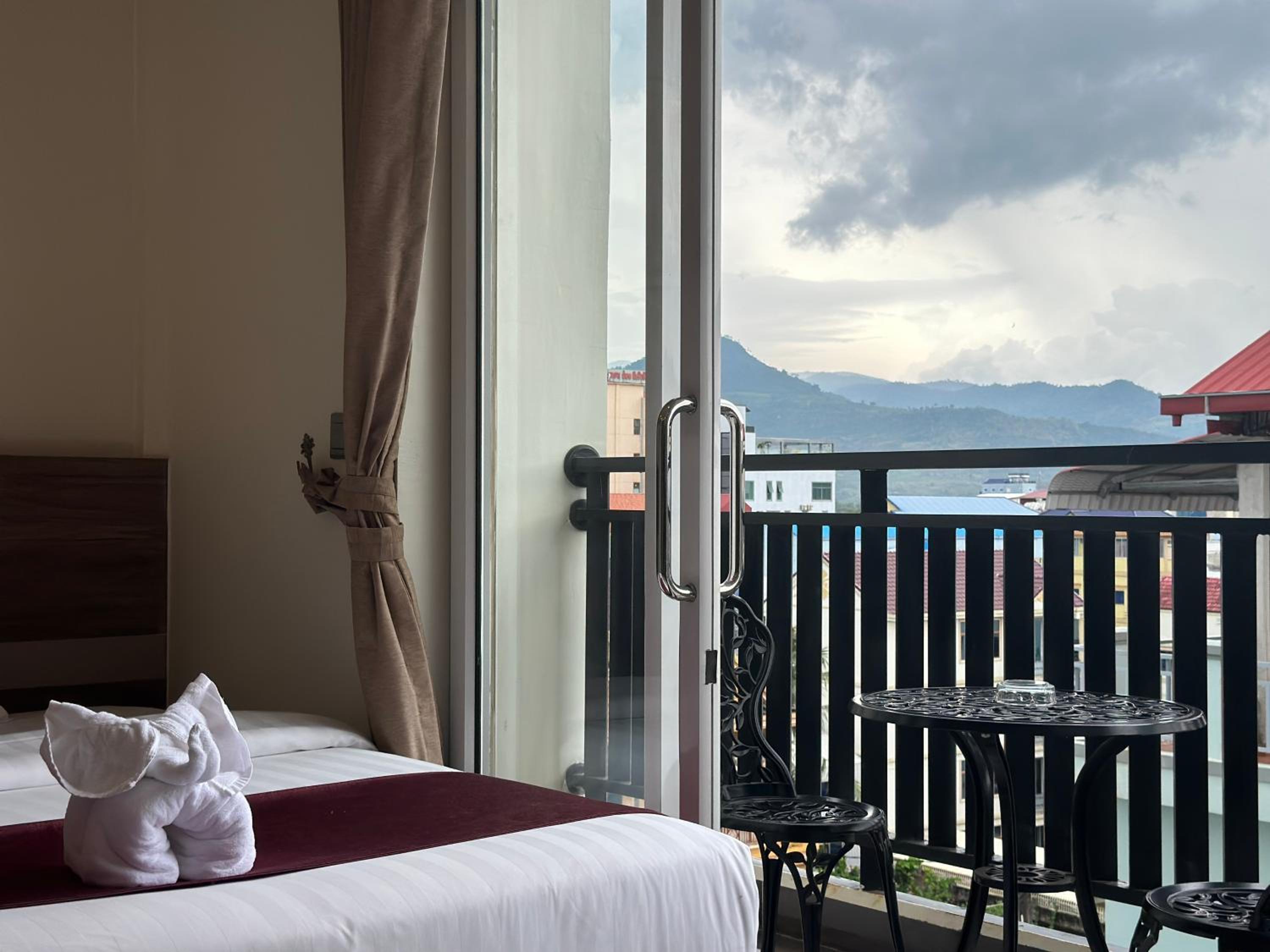 Twin Room with Balcony - Photo 5
