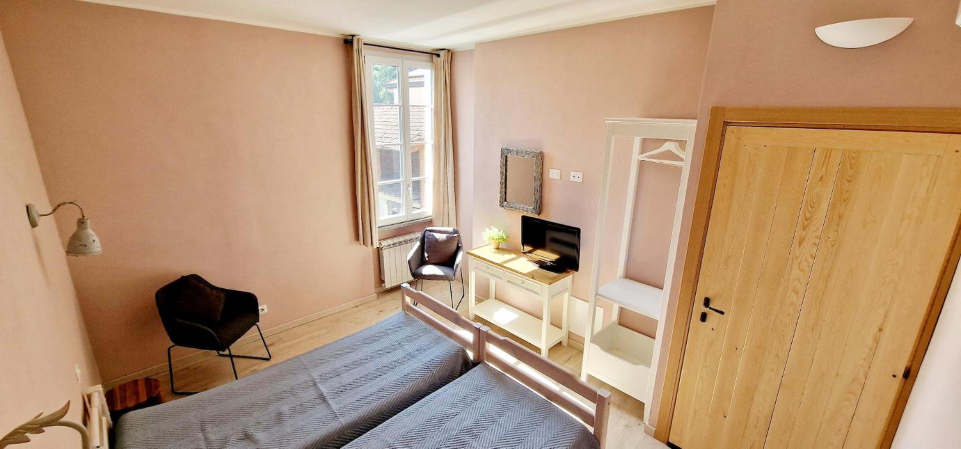 One-Bedroom Apartment photo 2