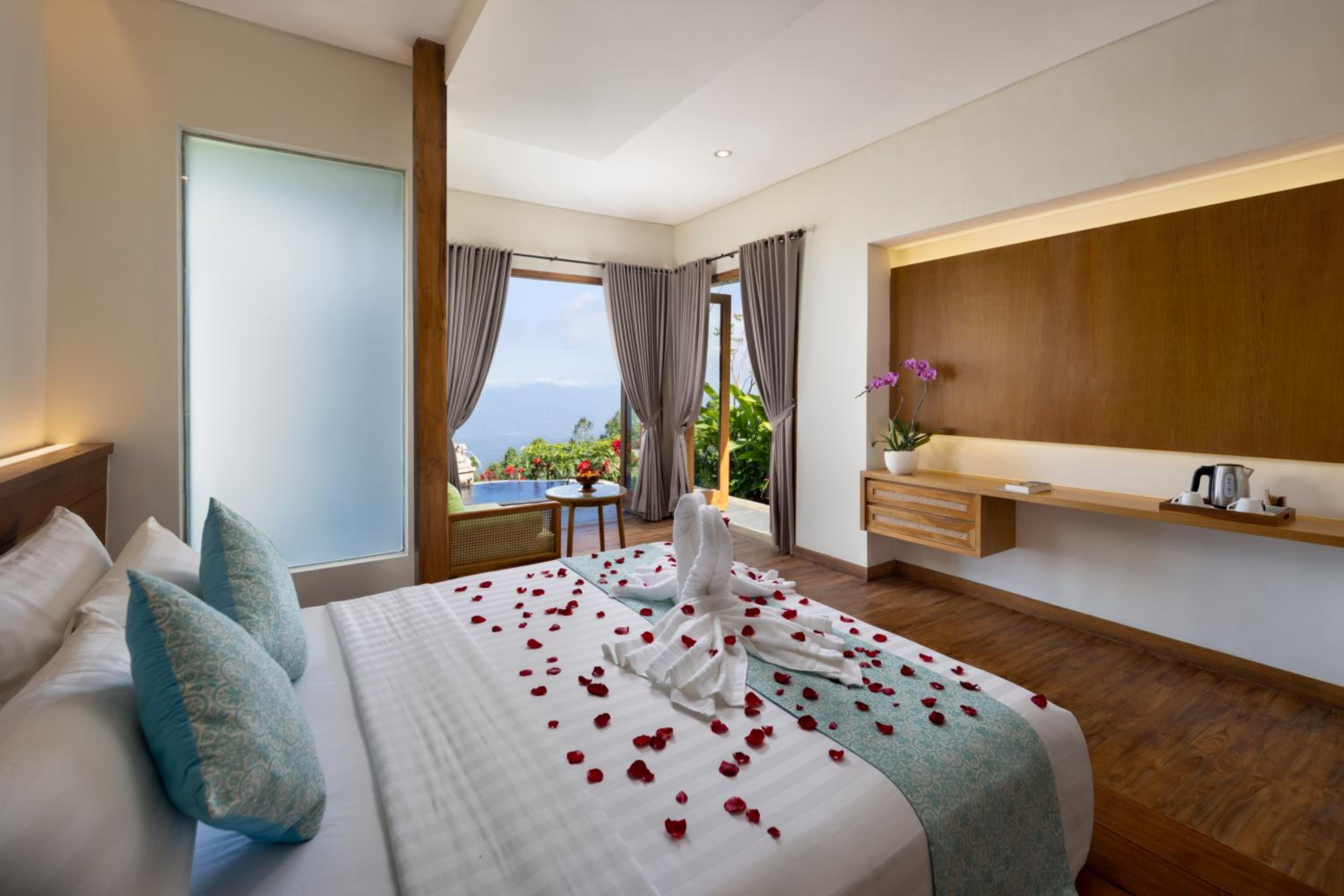 King Room with Mountain View