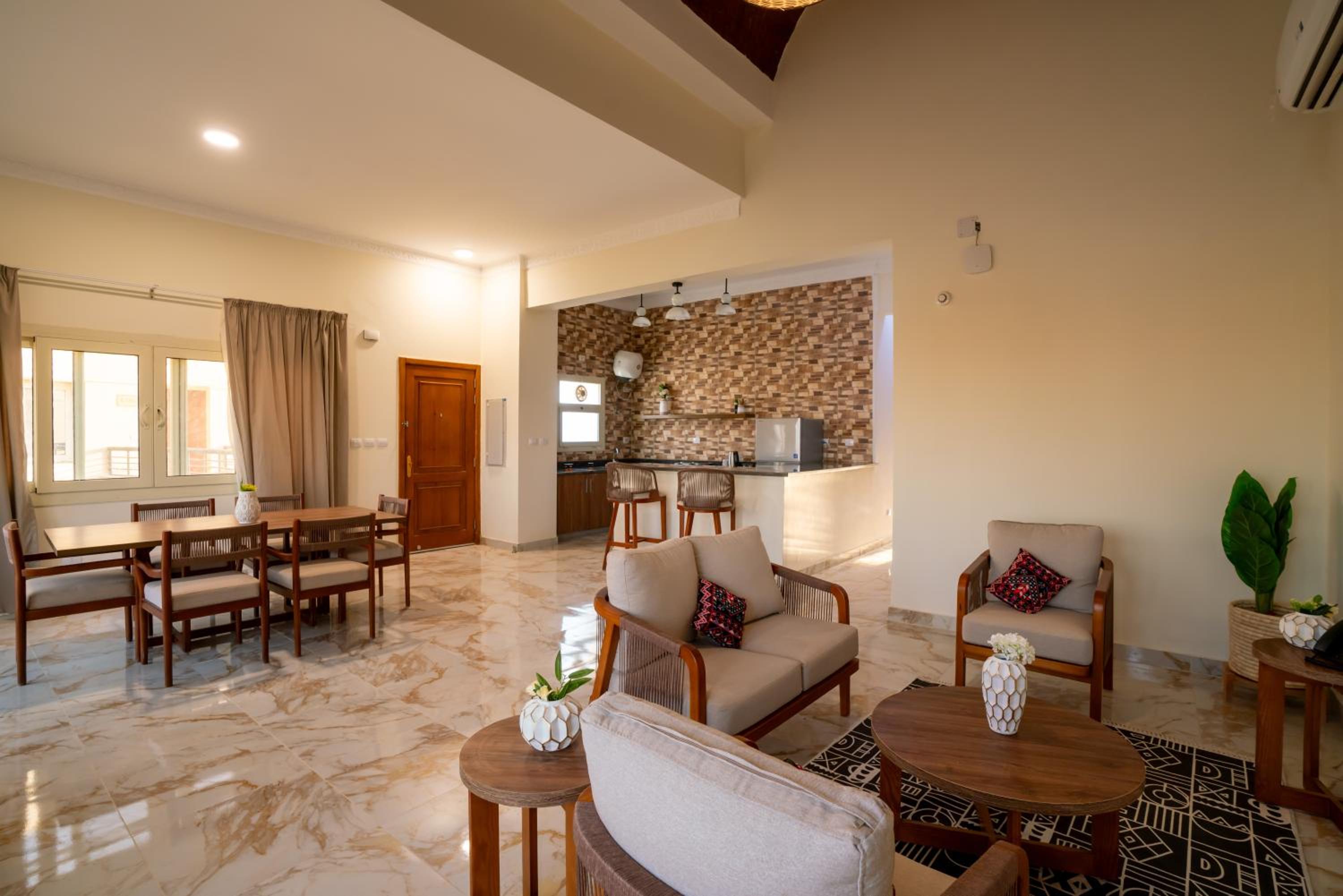 Three  Bedroom Suite Lake & Pool View - Photo 11