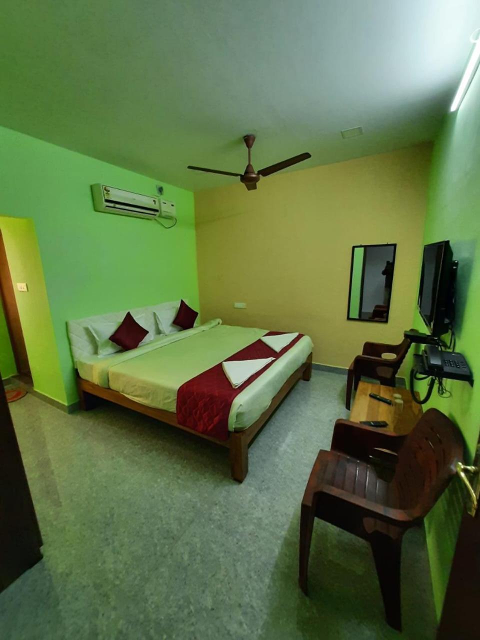 Deluxe Room - Photo 6