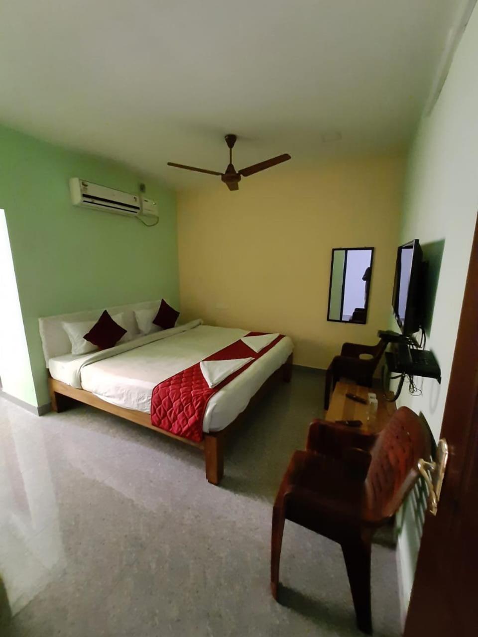 Deluxe Room - Photo 3