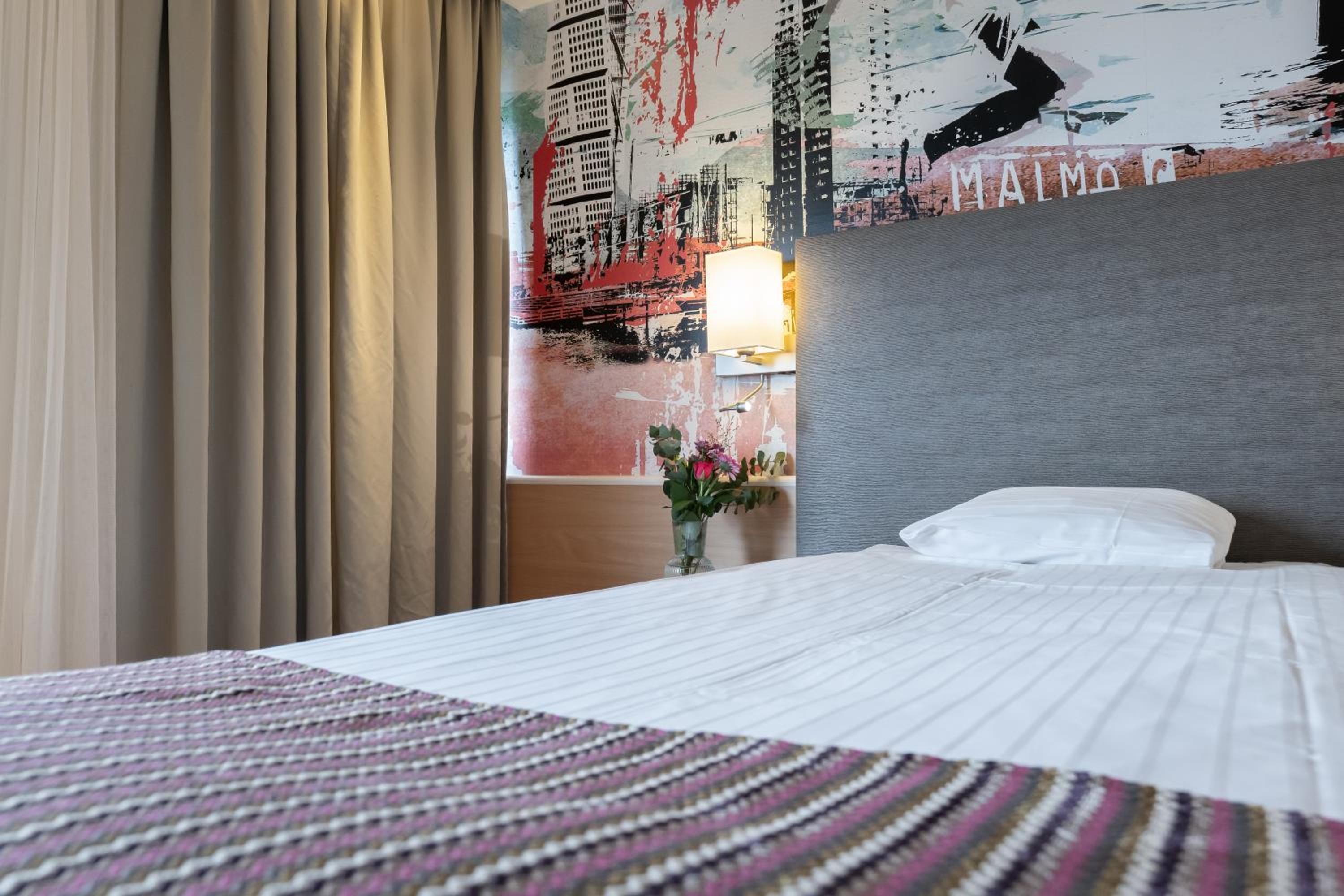 Standard Twin Room - Photo 2