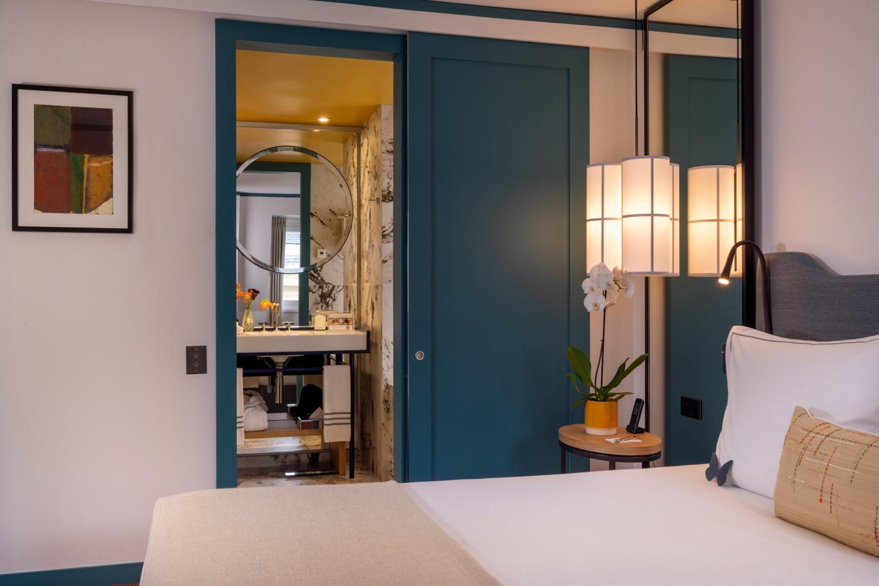 Suite with Free Bottle of Champagne and Spa & Fitness Access