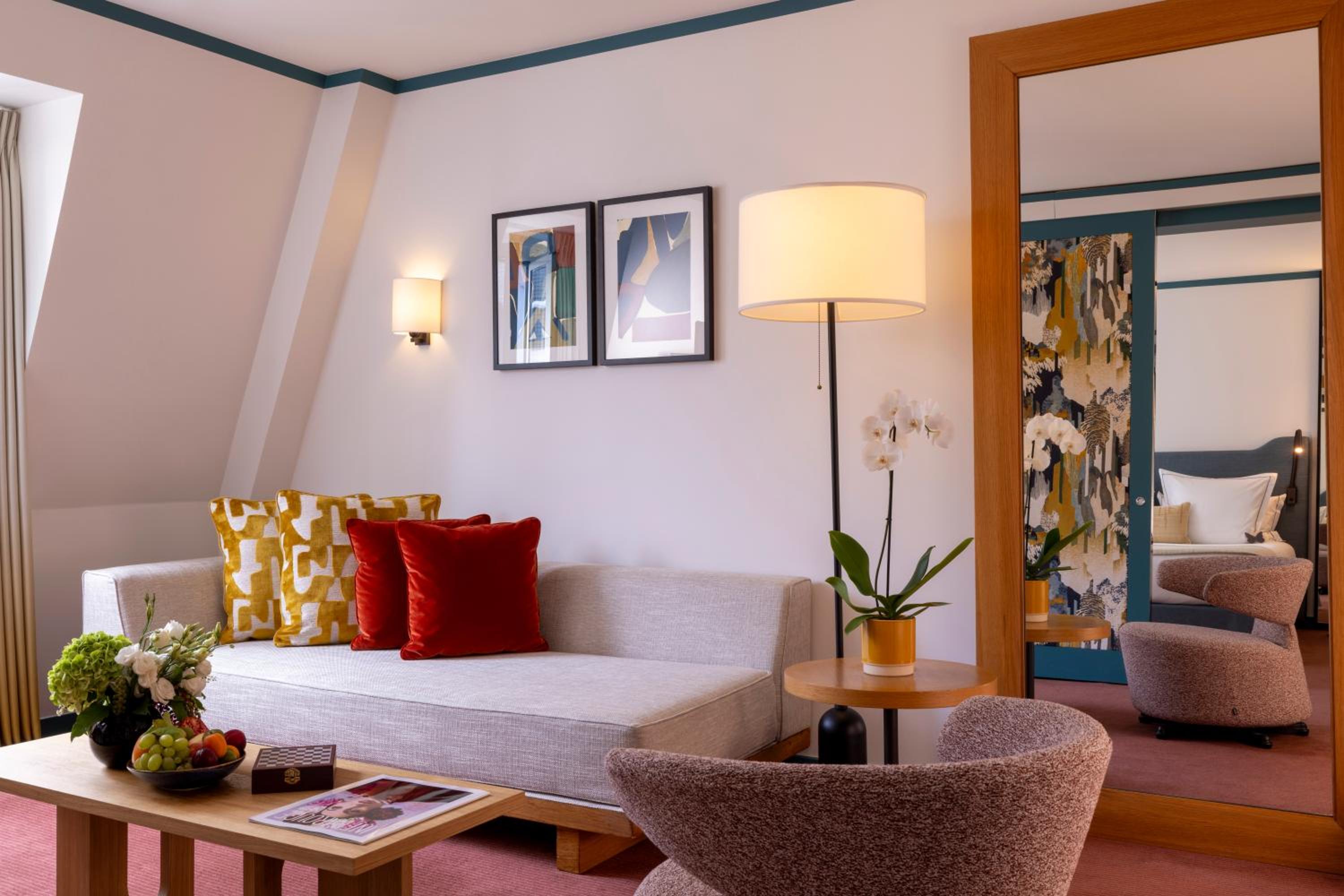 Suite with Free Bottle of Champagne and Spa & Fitness Access thumbnail 5