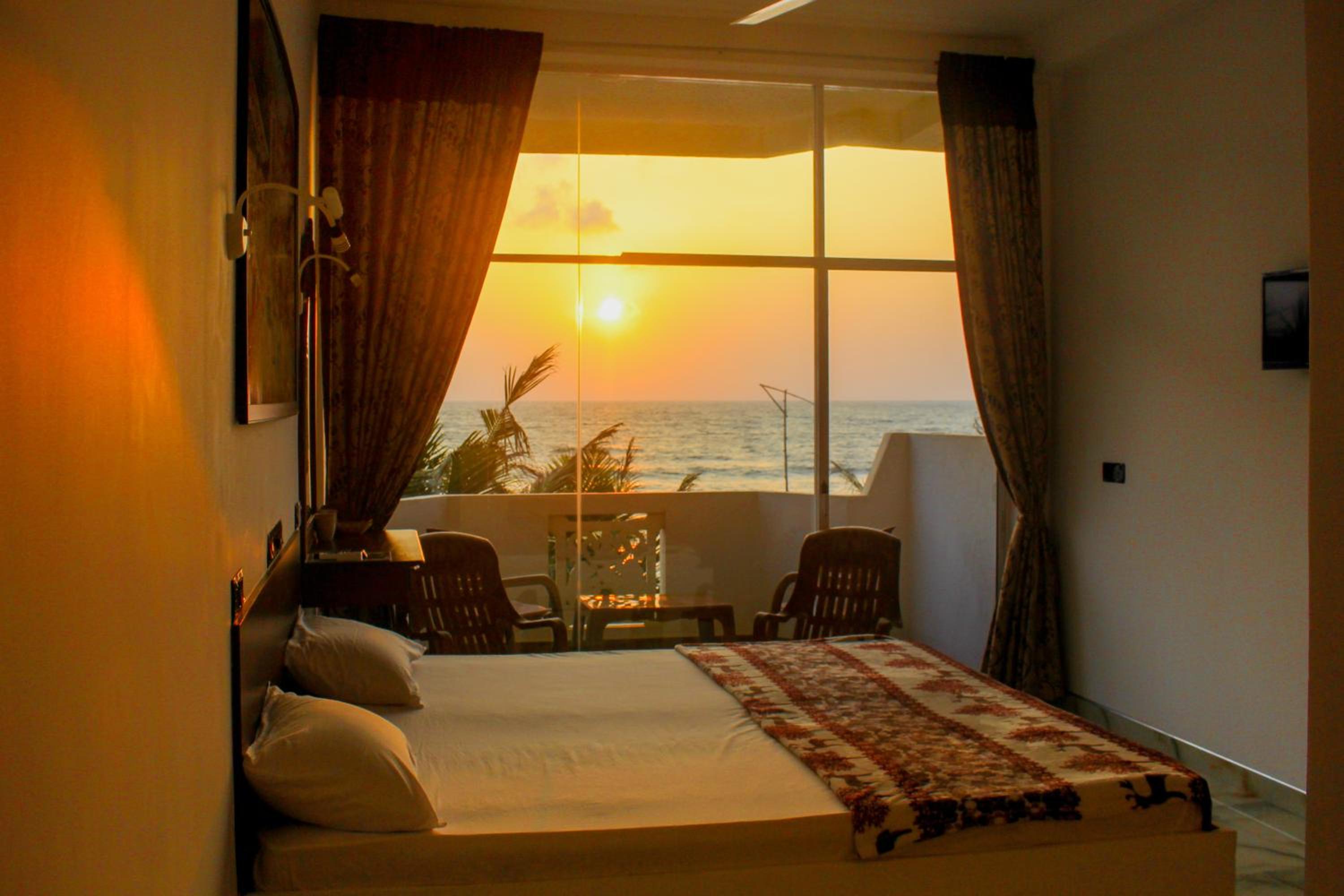 Deluxe Double Room with Balcony and Sea View photo 2