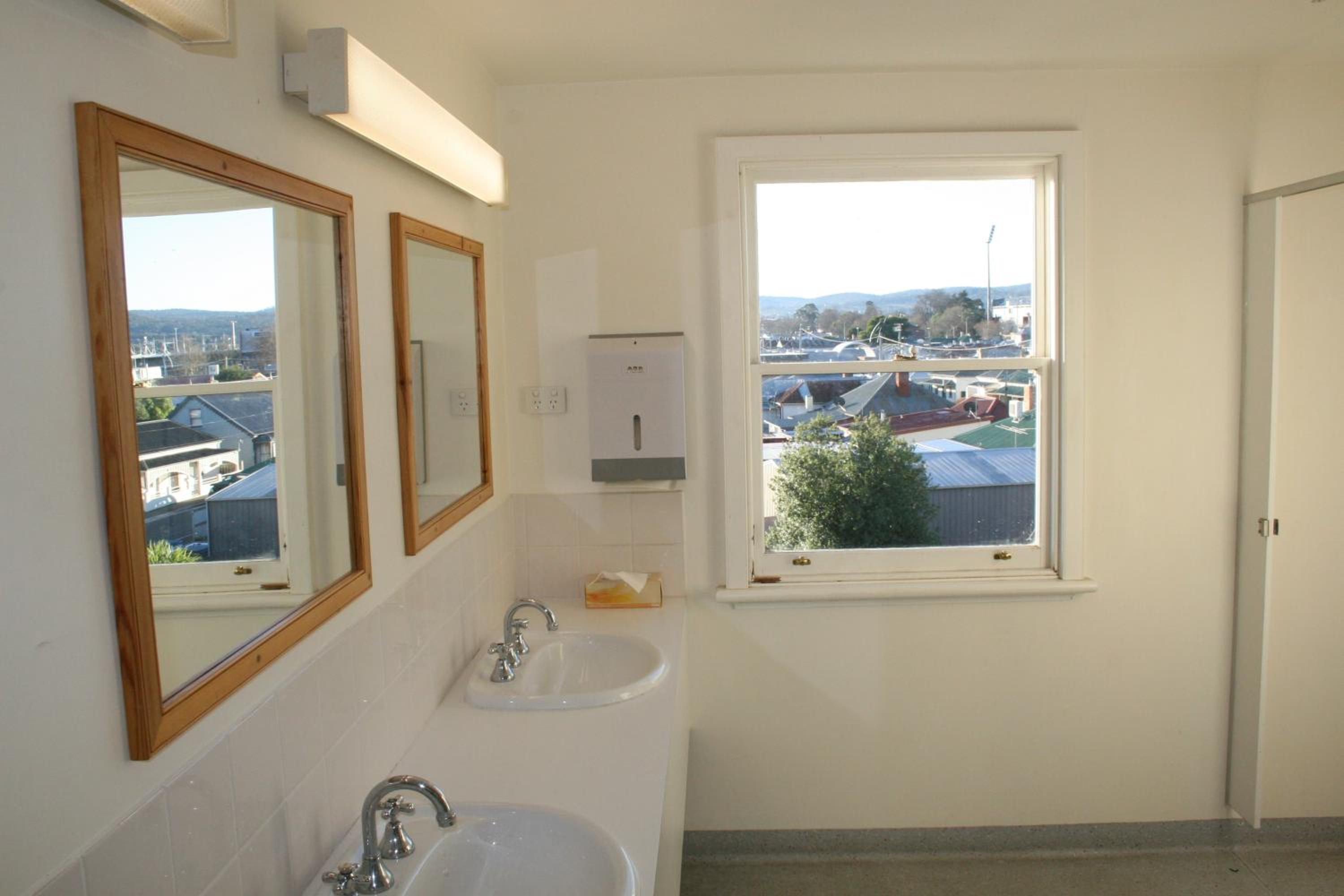 Bed In 10-Bed Male Dormitory Room photo 2