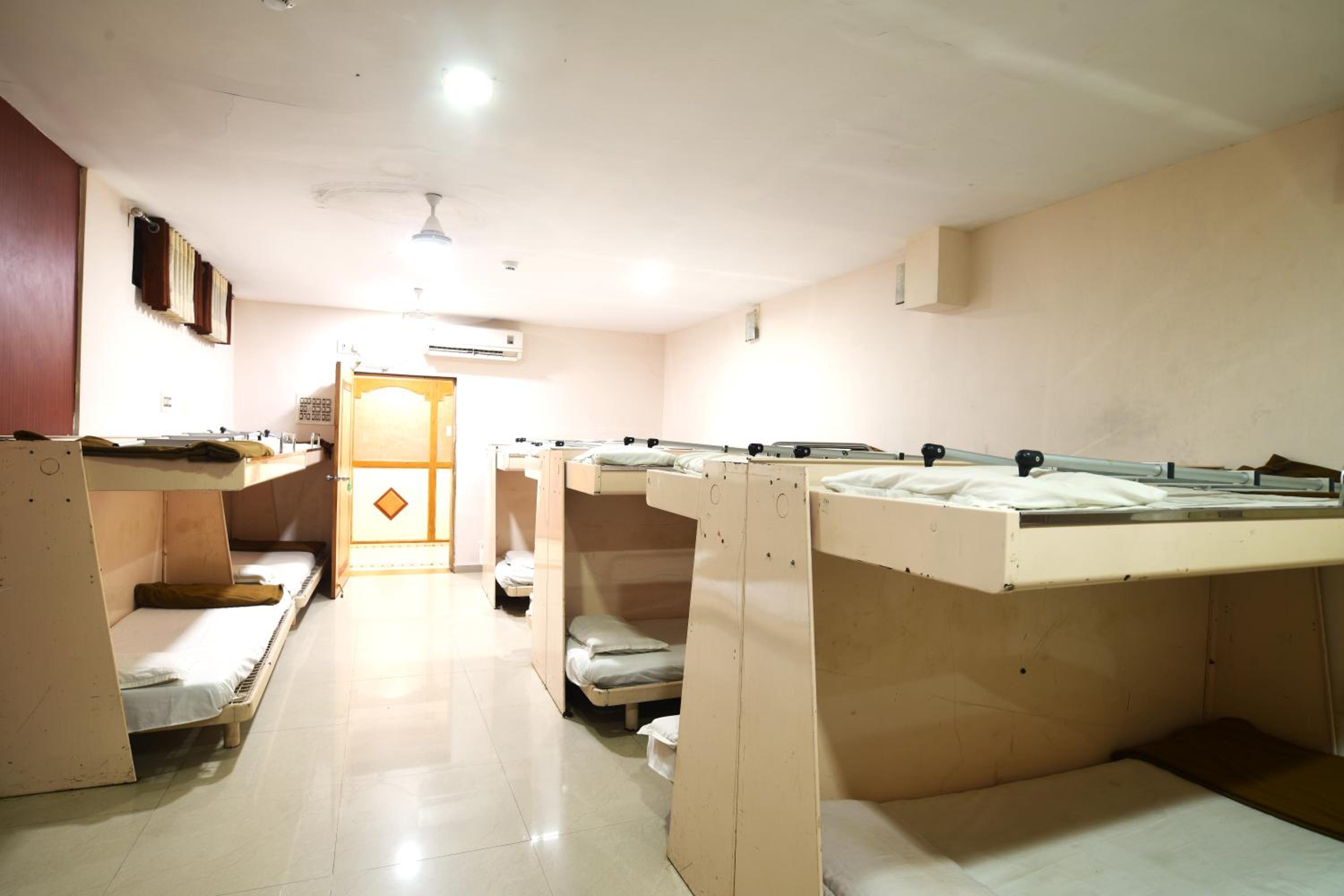 Mixed Dormitory Room photo 3