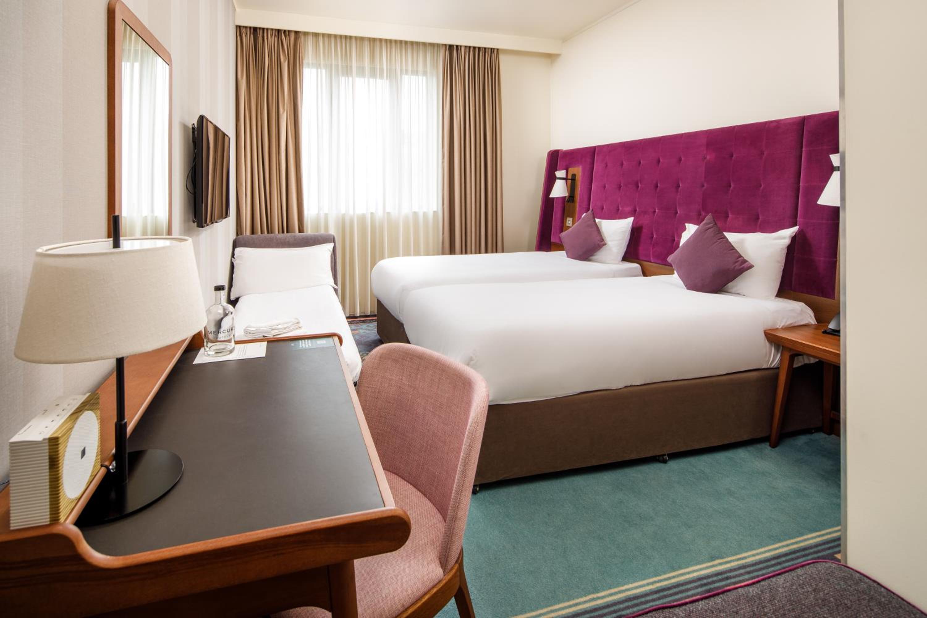 Superior Queen Or Twin Room With Convertible Sofa photo 1