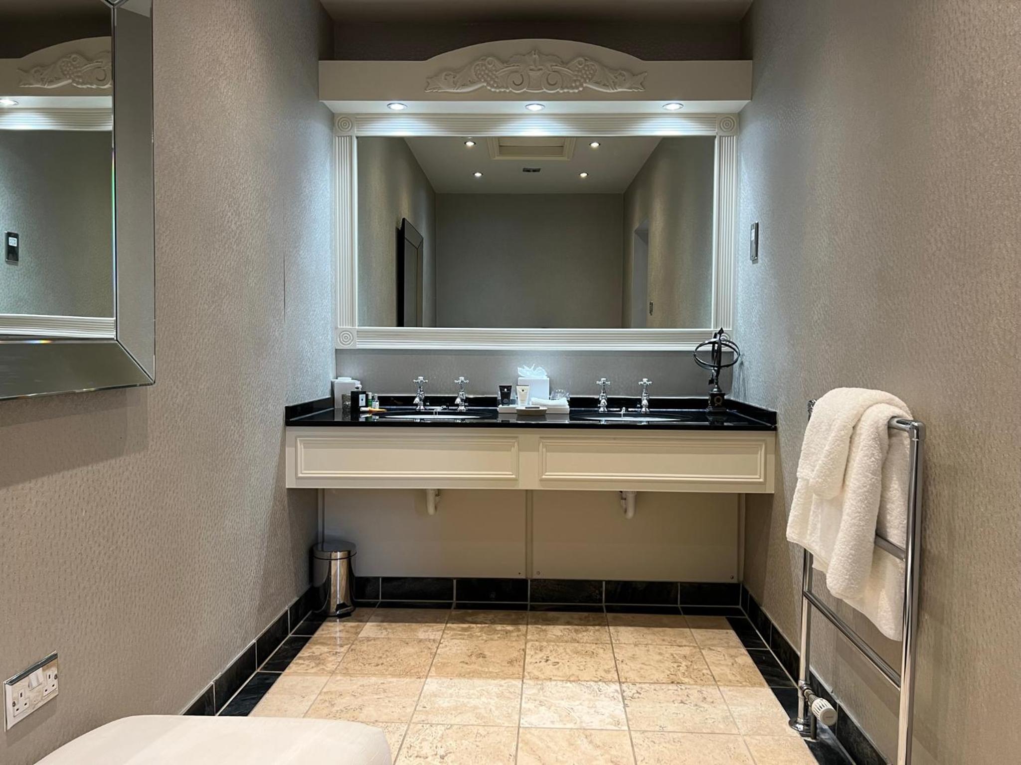 Superior Suite - Photo 4