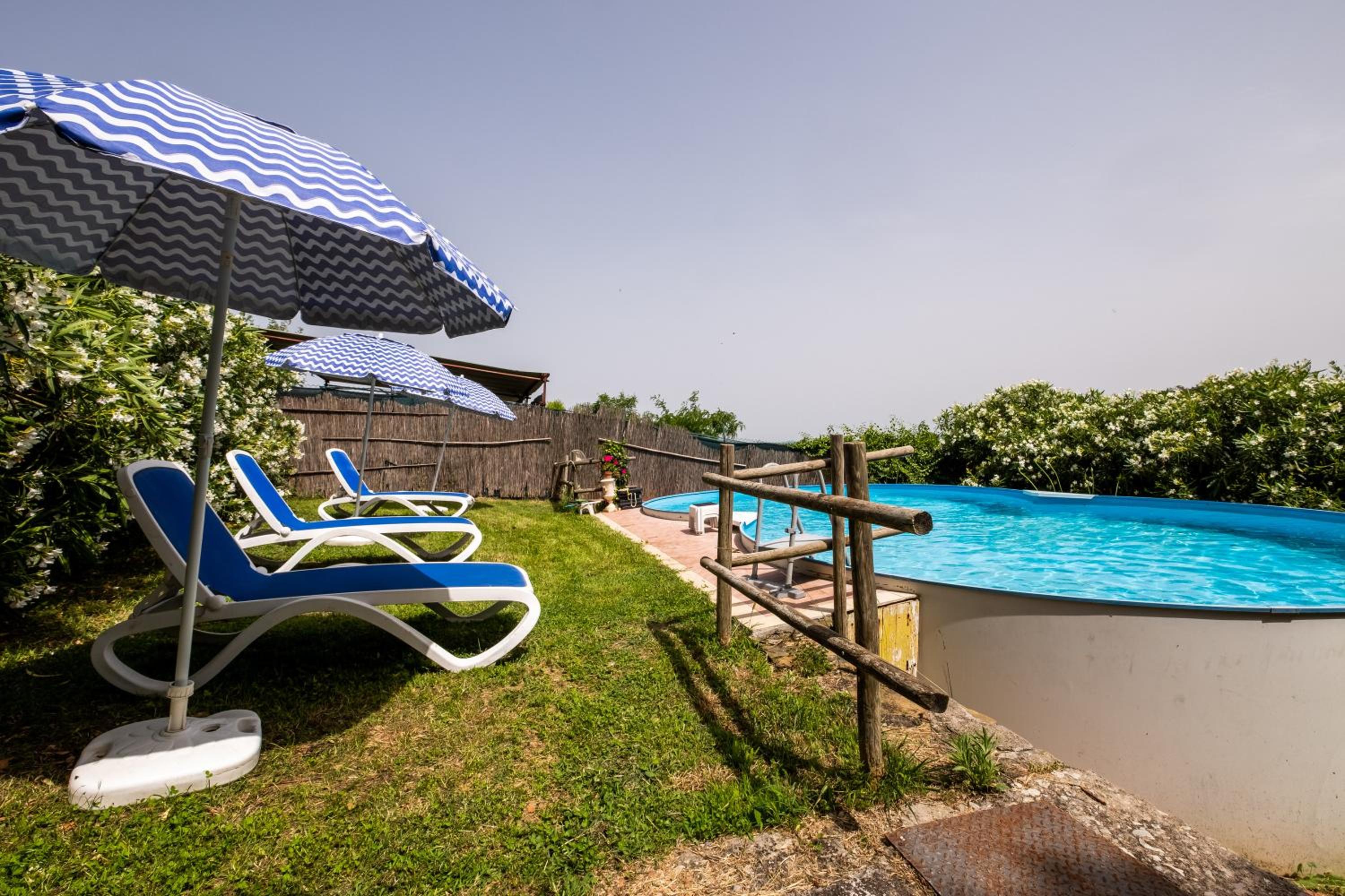 Two-Bedroom Deluxe Apartment with Garden View photo 3