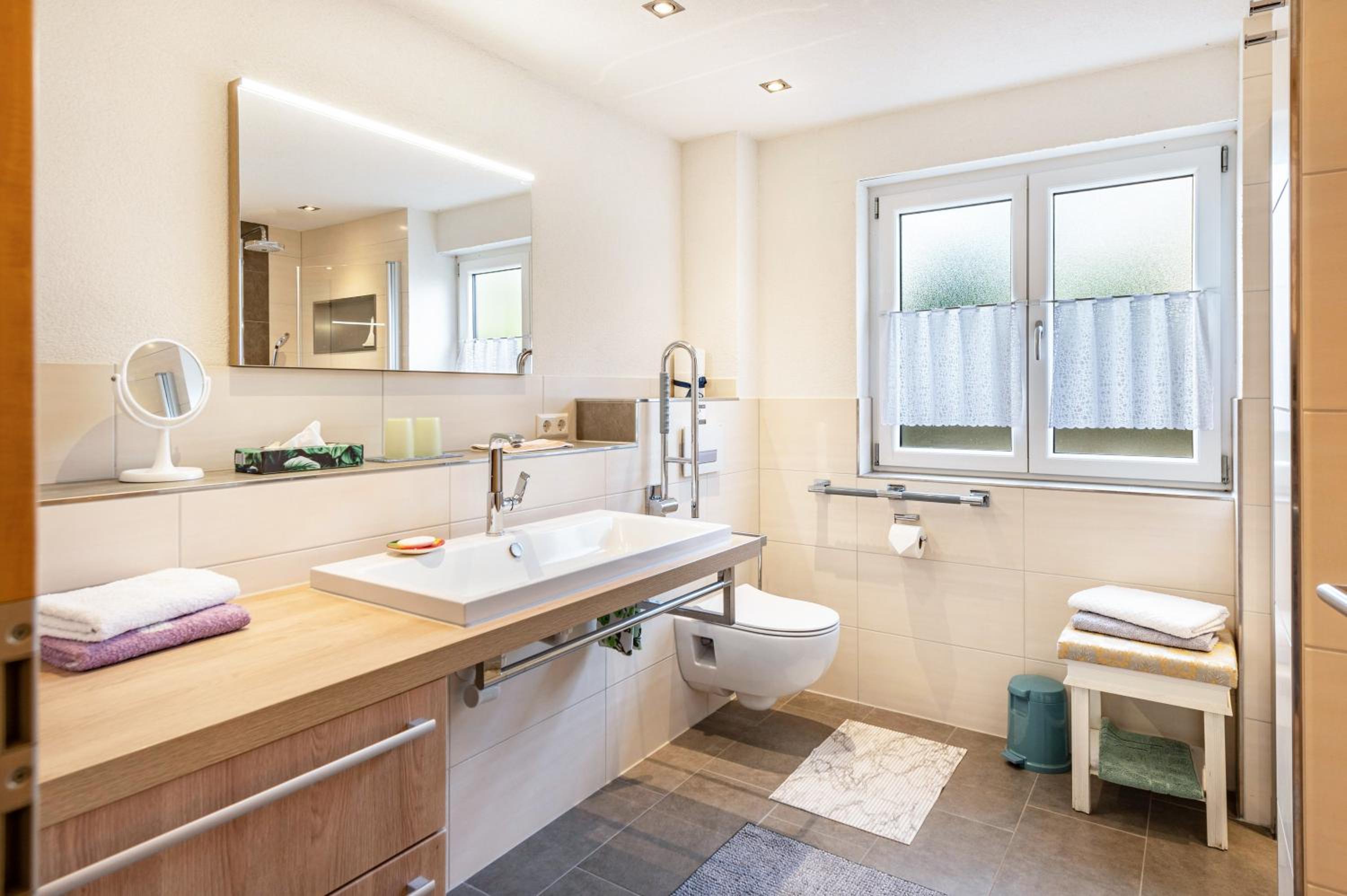 Two-Bedroom Deluxe Apartment with Garden View photo 2