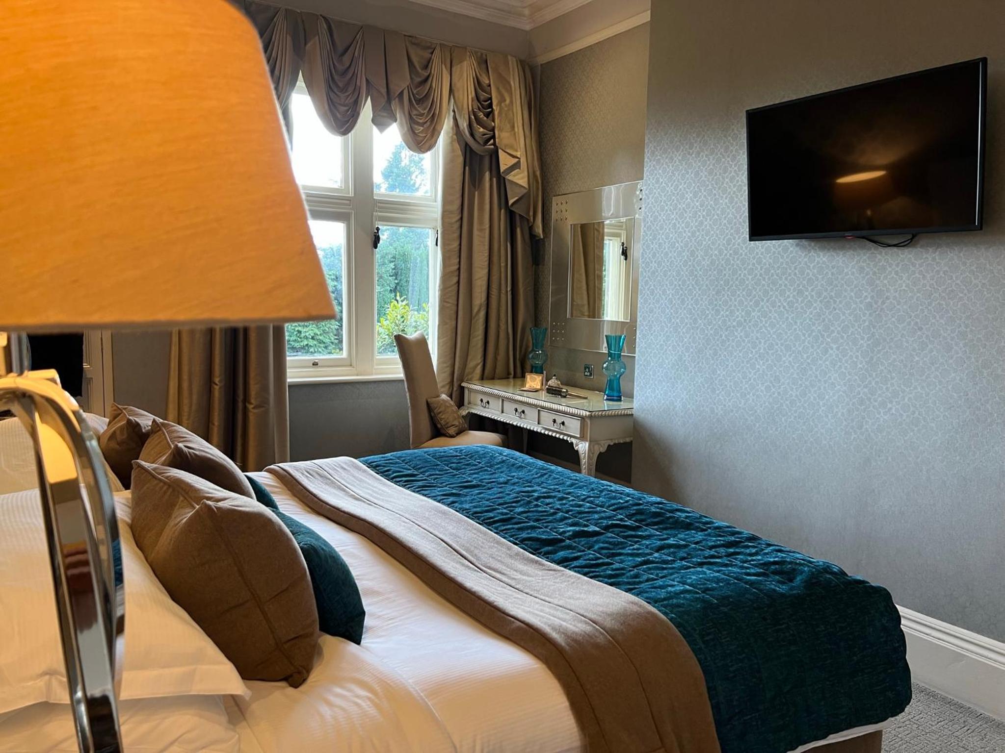 Superior Suite - Photo 7