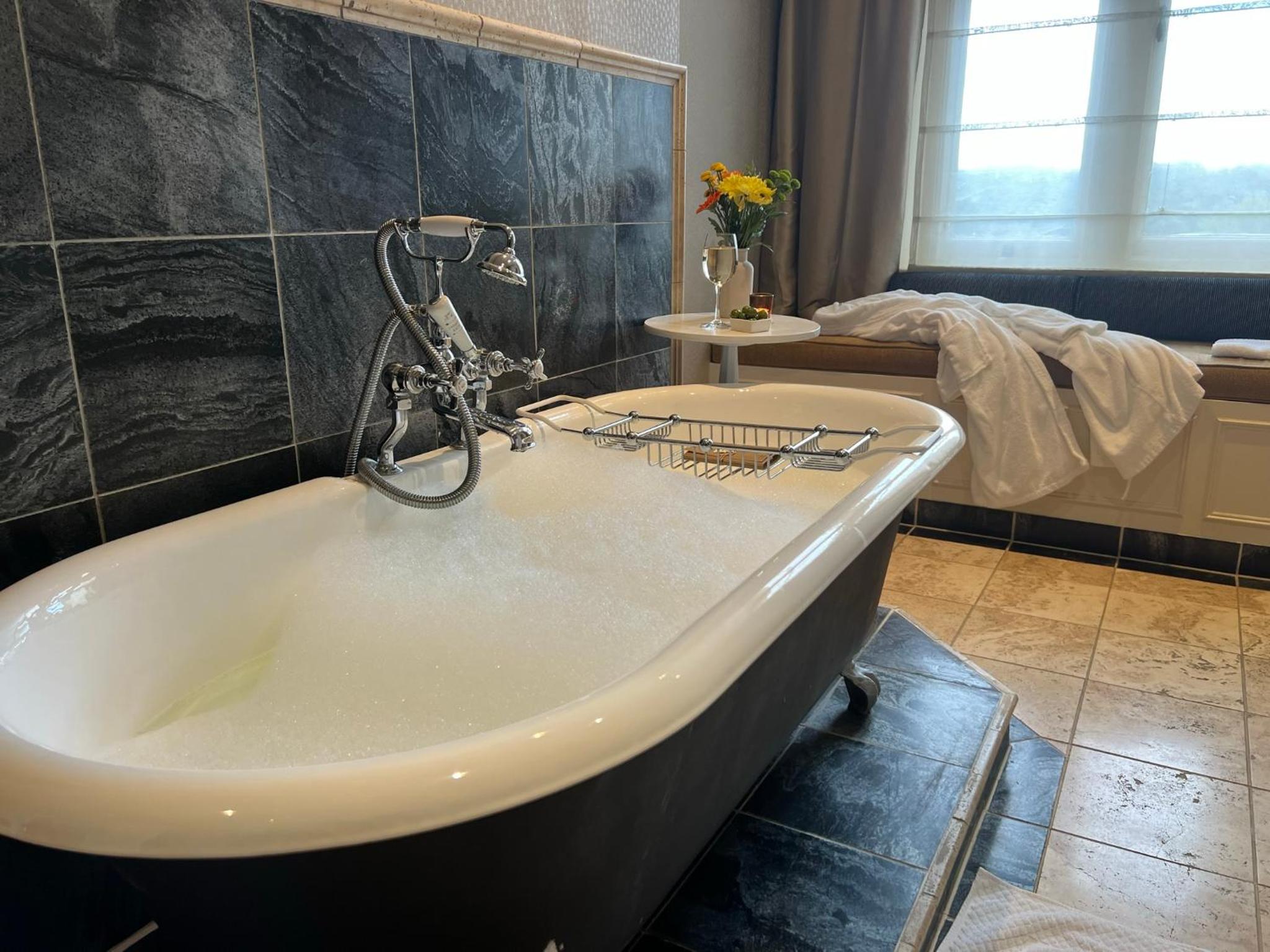 Superior Suite - Photo 8