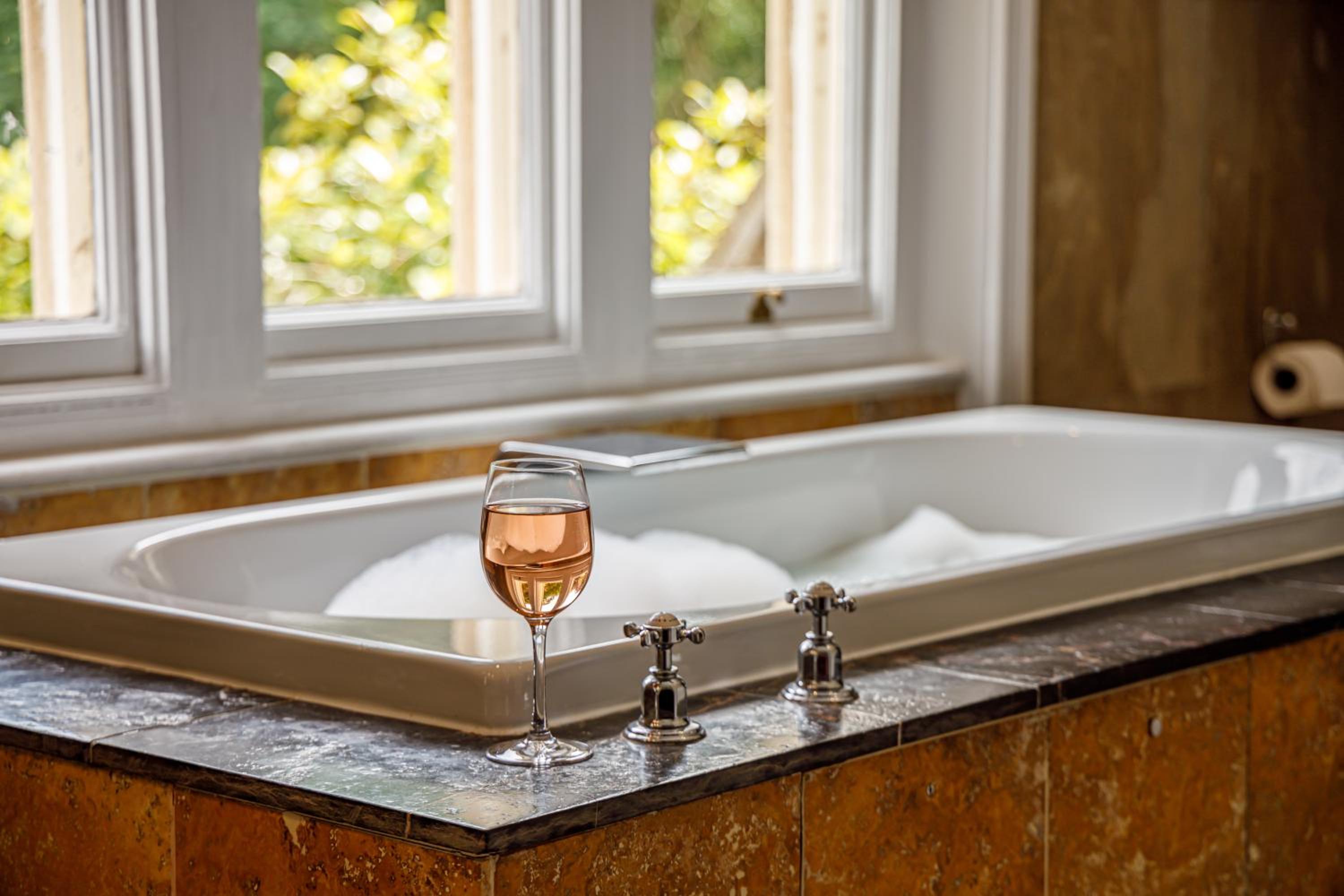 Superior King Suite - Photo 3