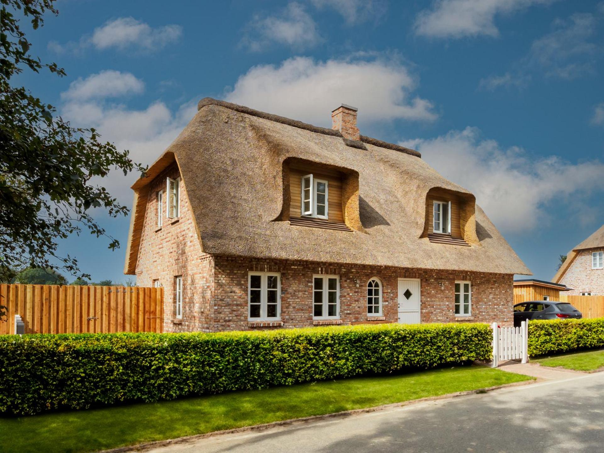 Three-Bedroom House photo 2