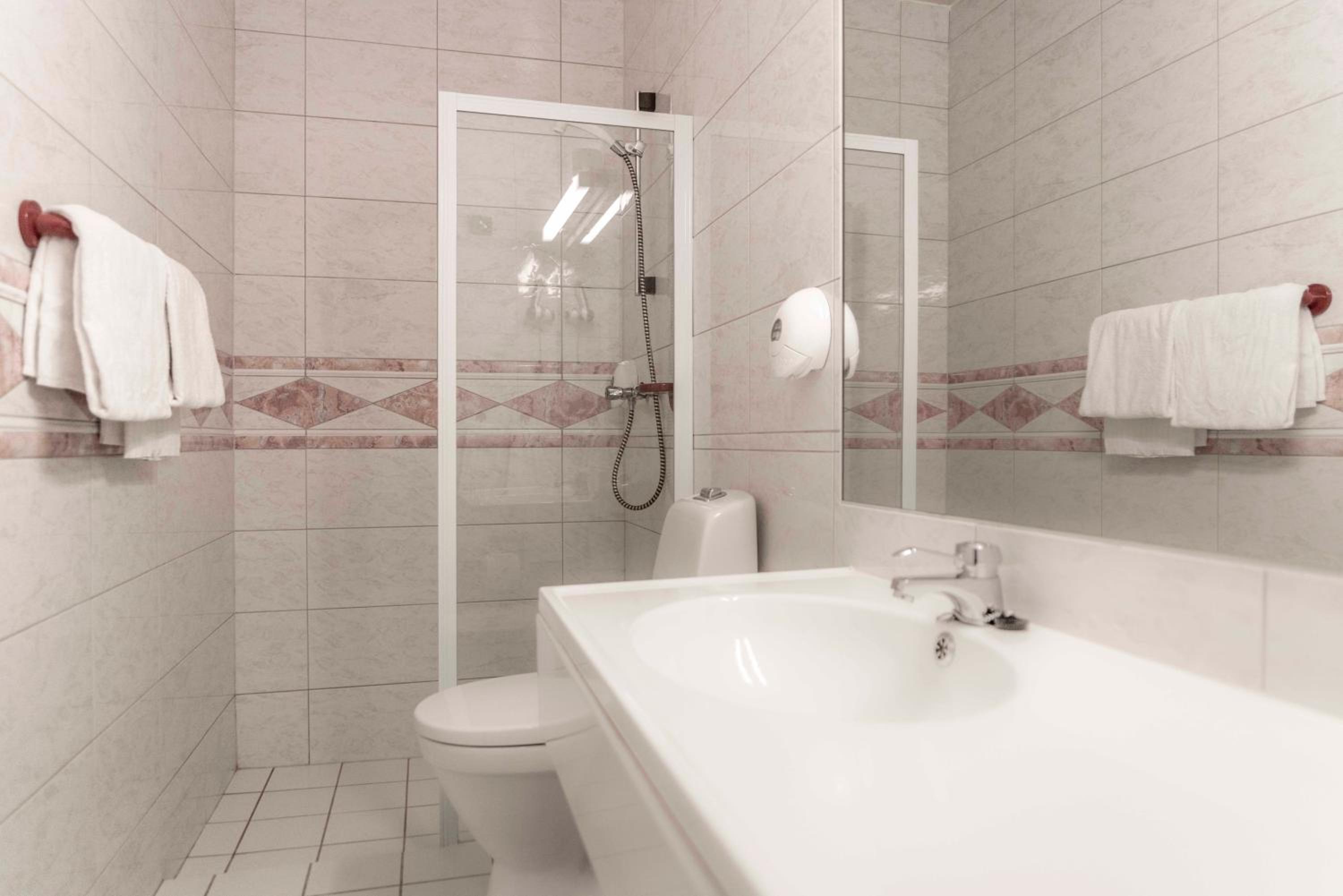 Twin Room - Photo 2