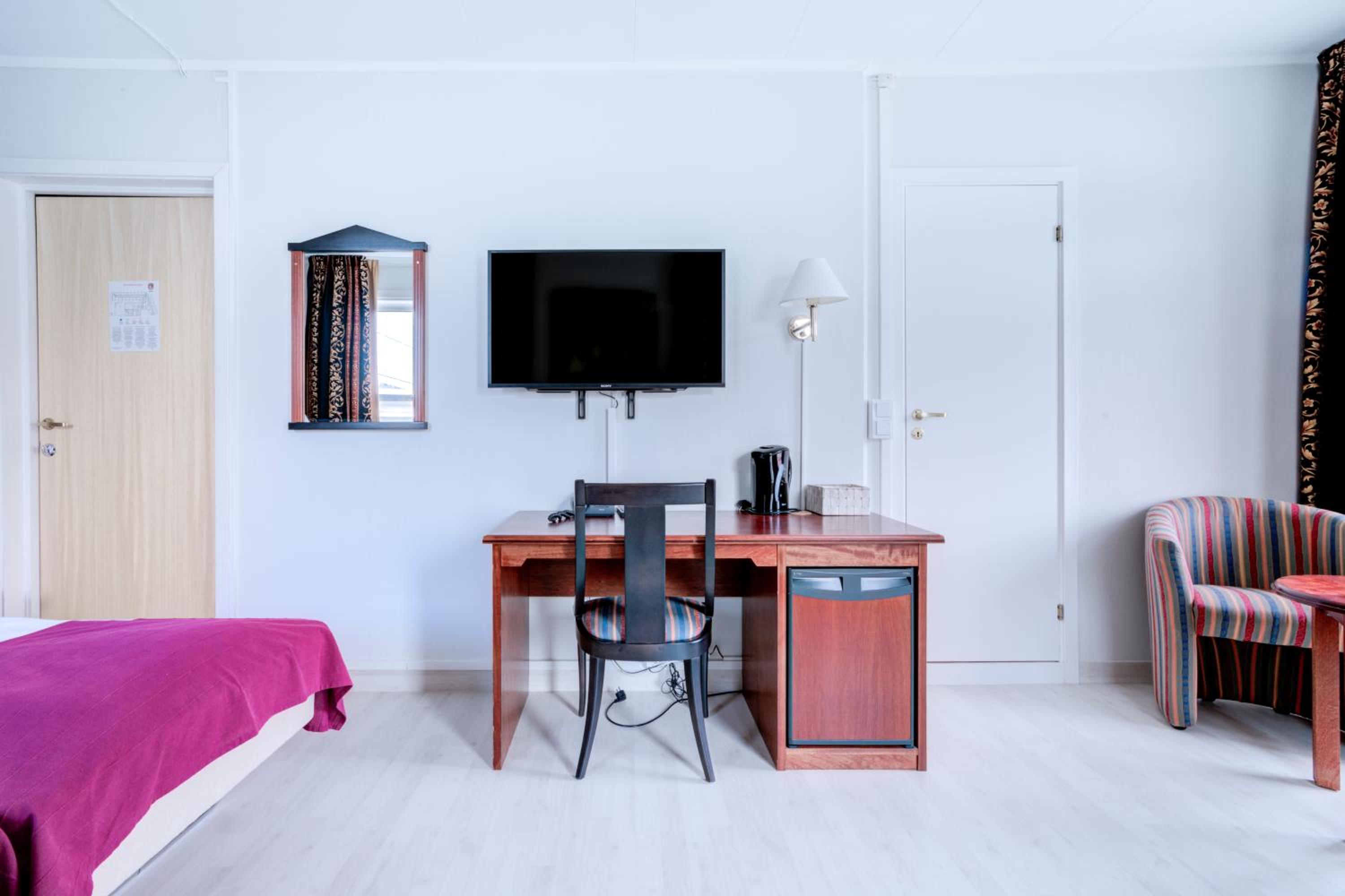 Standard Double or Twin Room - Photo 5