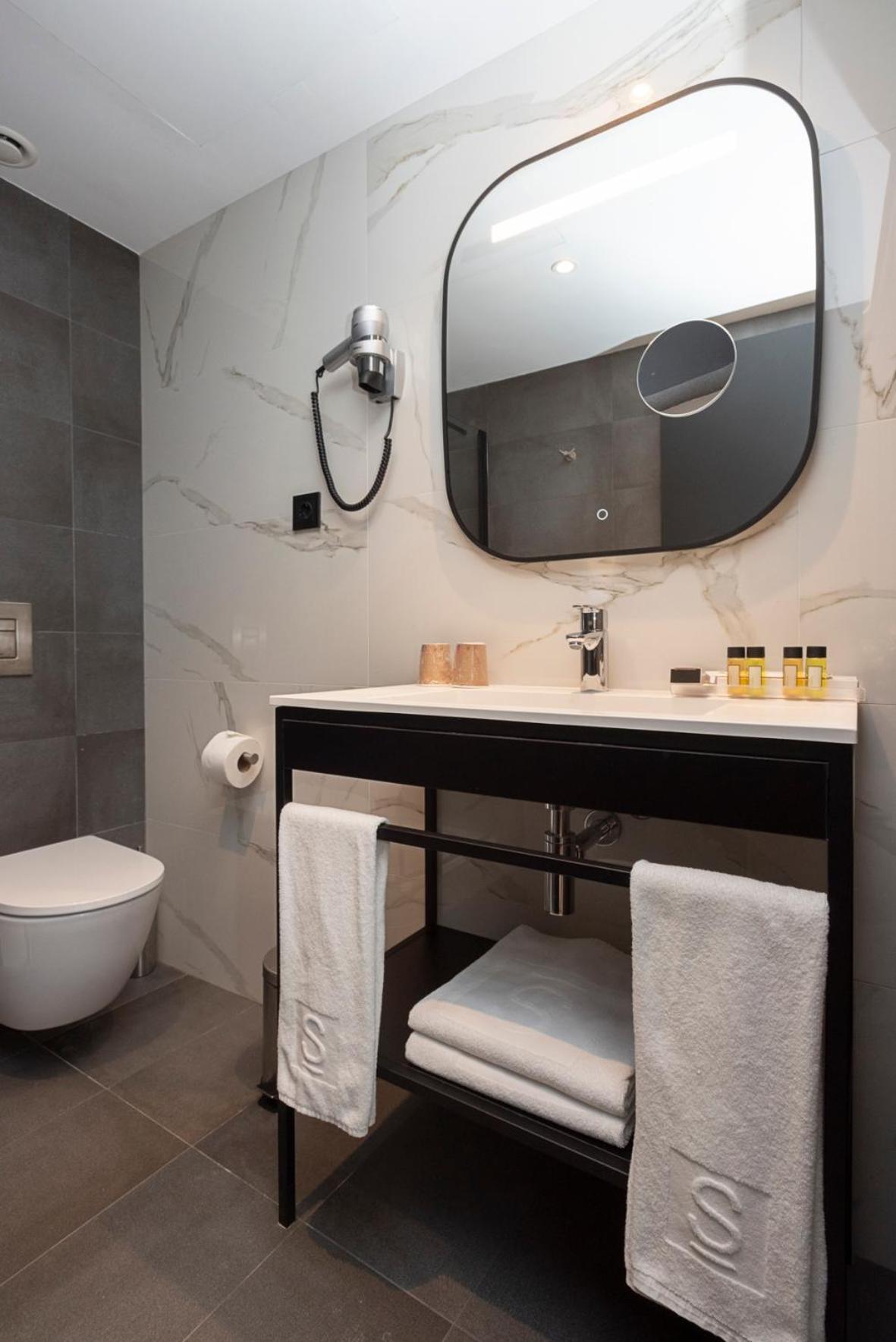 Double Room - Photo 3