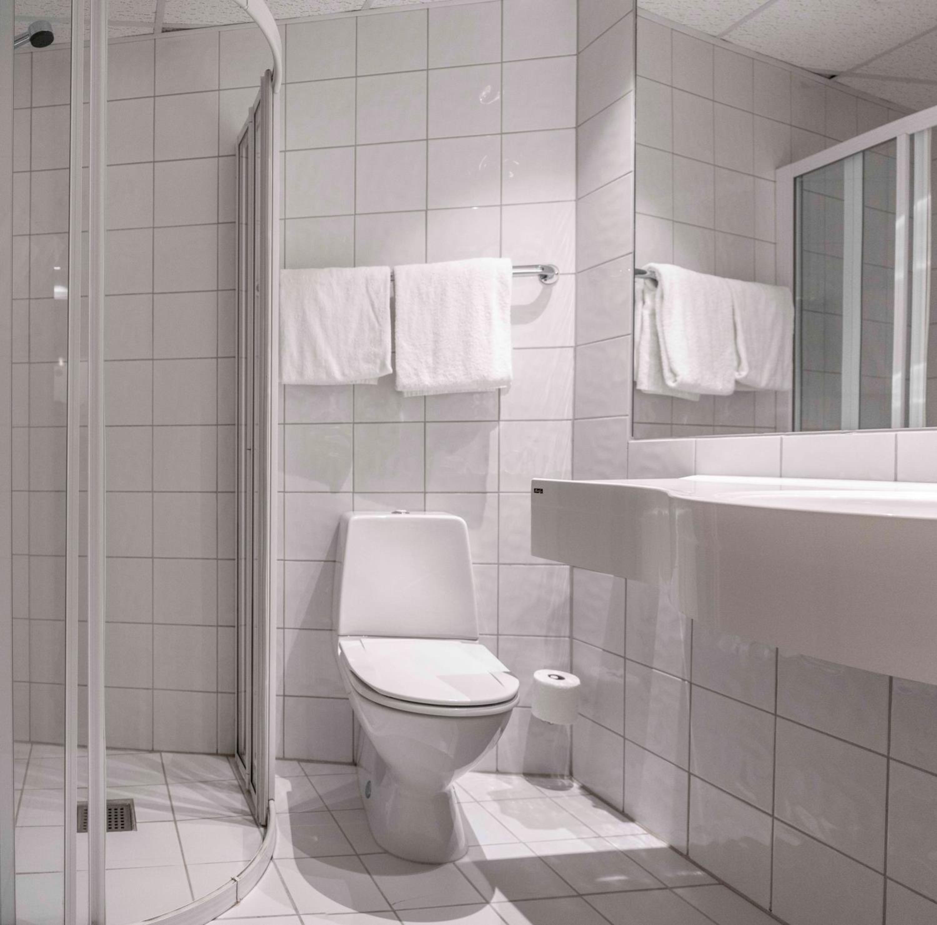 Standard Double or Twin Room - Photo 6